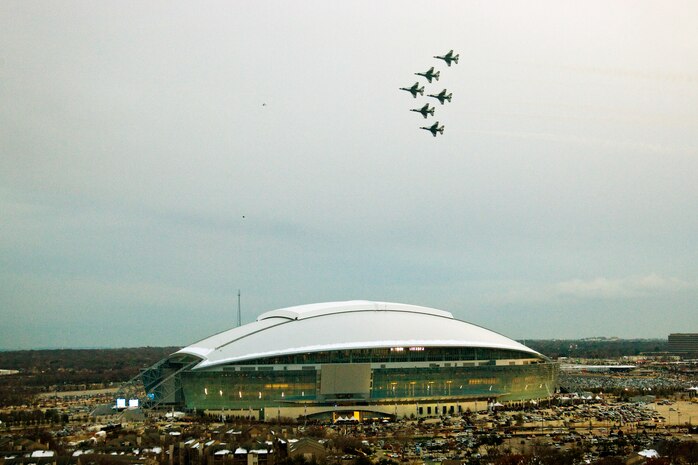 DALLAS --The United States Air Force Air Demonstration Squadron, Thunderbirds, tipped-off the 2010 Season Sunday opening the National Basketball Association’s 2010 All-Star Game in Dallas, Texas.