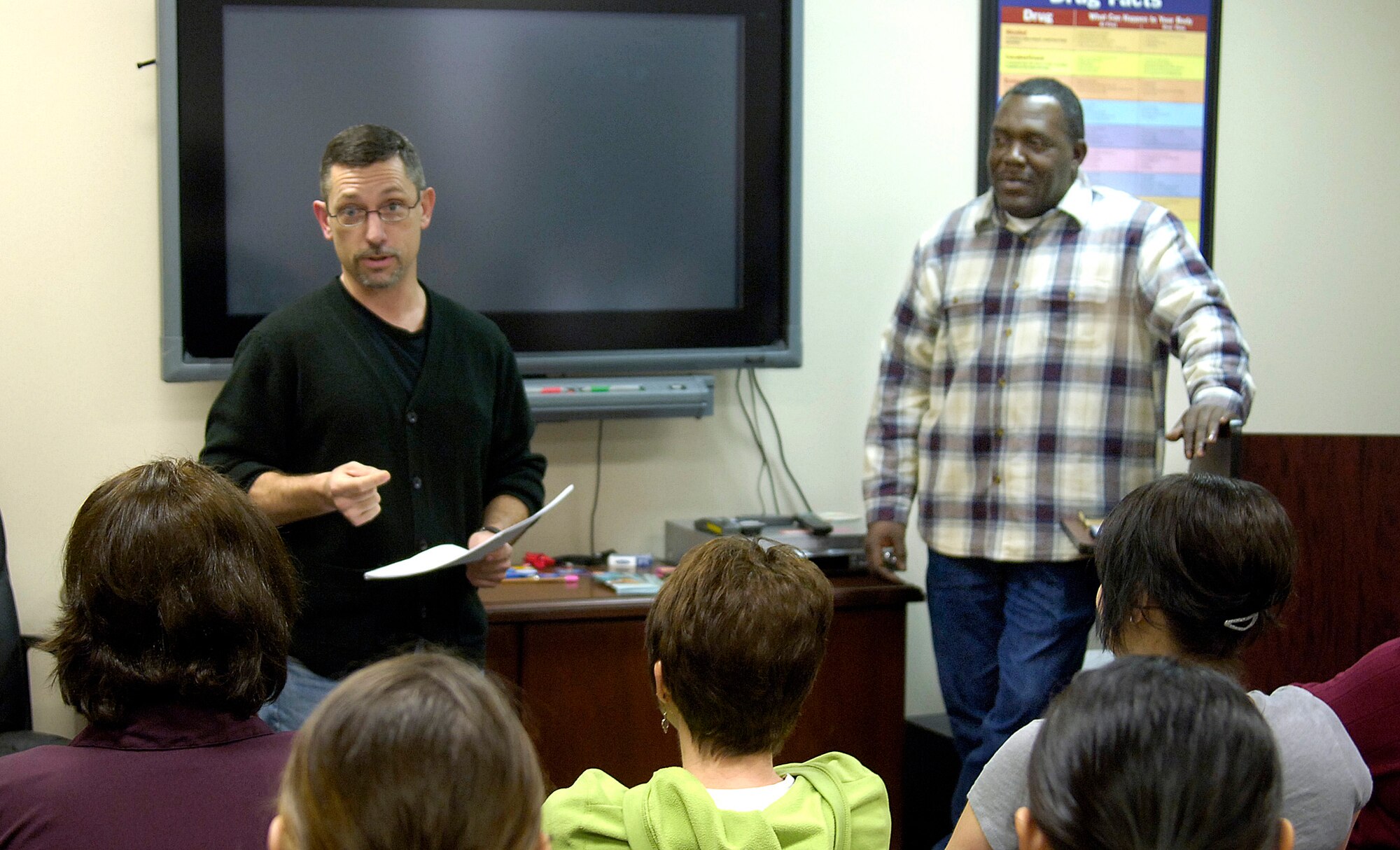 Mental health technician Lynn Ruch, left, and Anthony Robinson teach how to handle stress and anger through classes offered on base.  The 72nd Medical Group’s Mental Health flight earned a first place award among mental health units in the AFMC, one of several awards for the group in 2009.  (Air Force photo by Margo Wright)
