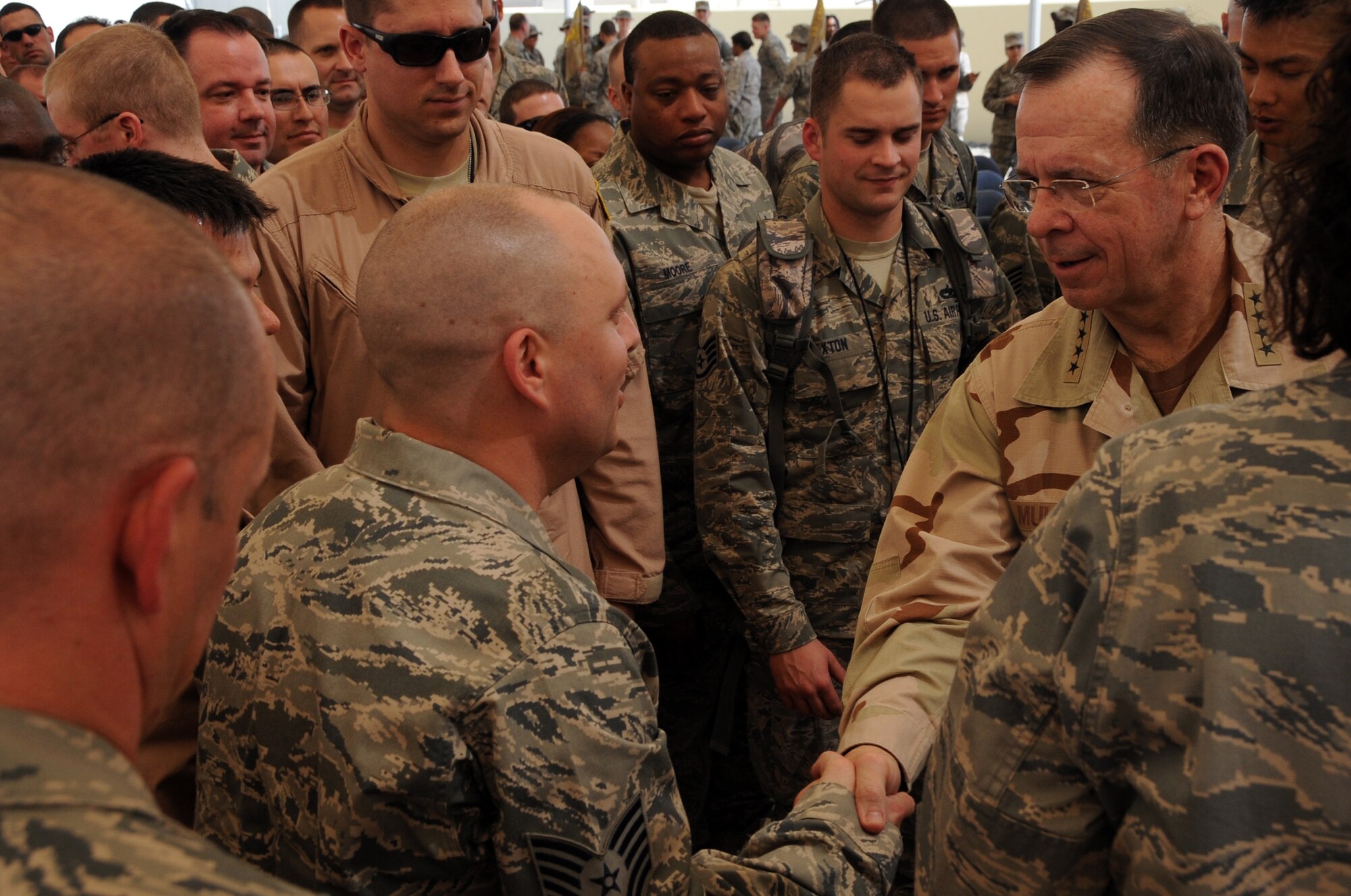 Tech. Sgt. Jason Aucoin, 380th Air Expeditionary Wing ground safety manager, shakes hands with U.S. Navy Adm. Mike Mullen, Chairman of the Joint Chiefs of Staff, during a visit to the 380th AEW by Admiral Mullen on Feb. 18, 2010, to a non-disclosed base in Southwest Asia.  (U.S. Air Force Photo/Senior Airman Jenifer Calhoun/Released)