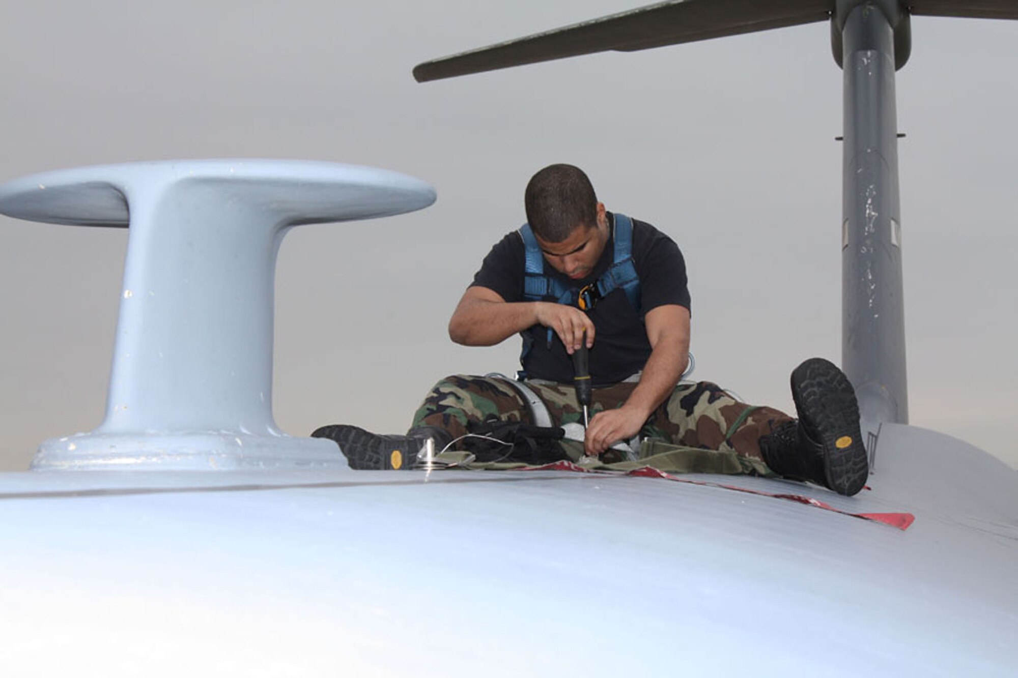 TRAVIS AIR FORCE BASE, Calif. -- Airman First Class Casey Barnham, C-5 Crew Chief, 349th Aircraft Maintenance Squadron, secures his safety harness on top of a C-5 before beginning work on top of the aircraft. 

As depicted in these photos, Fall Protection Systems designed for military
aviation are both user-friendly and non-restricting while providing
continuous, complete and uncompromising safety while working at the
different heights of a C-5 Cargo Aircraft.

Working at such heights are an apparent and inherited danger associated with
aircraft maintenance that is drastically reduced and in some case eliminated
by the proper use of Personal Protective Equipment (PPE).

(U.S. Air Force photo by Staff Sgt. Meredith Mingledorff) 