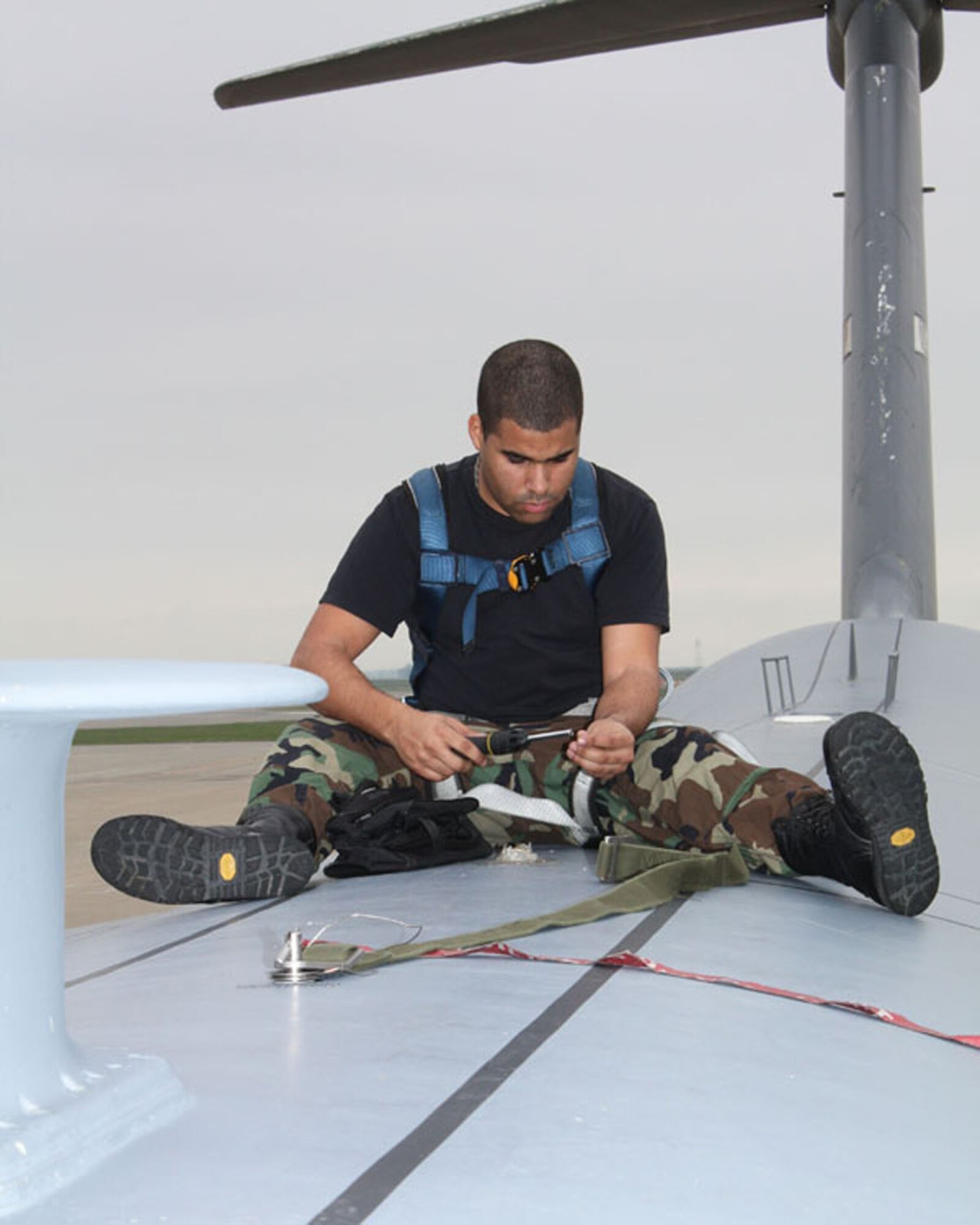 TRAVIS AIR FORCE BASE, Calif. -- Airman First Class Casey Barnham, C-5 Crew Chief, 349th Aircraft Maintenance Squadron, secures his safety harness on top of a C-5 before beginning work on top of the aircraft. 

As depicted in these photos, Fall Protection Systems designed for military
aviation are both user-friendly and non-restricting while providing
continuous, complete and uncompromising safety while working at the
different heights of a C-5 Cargo Aircraft.

Working at such heights are an apparent and inherited danger associated with
aircraft maintenance that is drastically reduced and in some case eliminated
by the proper use of Personal Protective Equipment (PPE).

(U.S. Air Force photo by Staff Sgt. Meredith Mingledorff) 