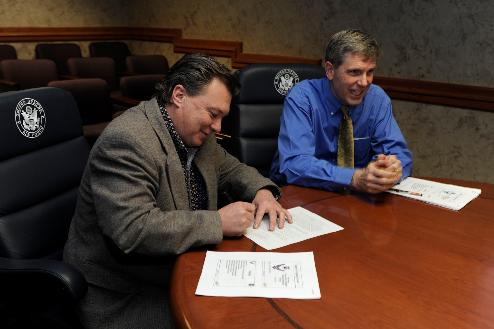 Troy Tingey(left), president of AFGE Local 1592, and Mark Johnson, Ogden Air Logistics Center executive director, sign a formal letter with the union regarding the Voluntary Protection Program. This Memo of Agreement demonstrates that VPP is Team Hill's way of doing business. 