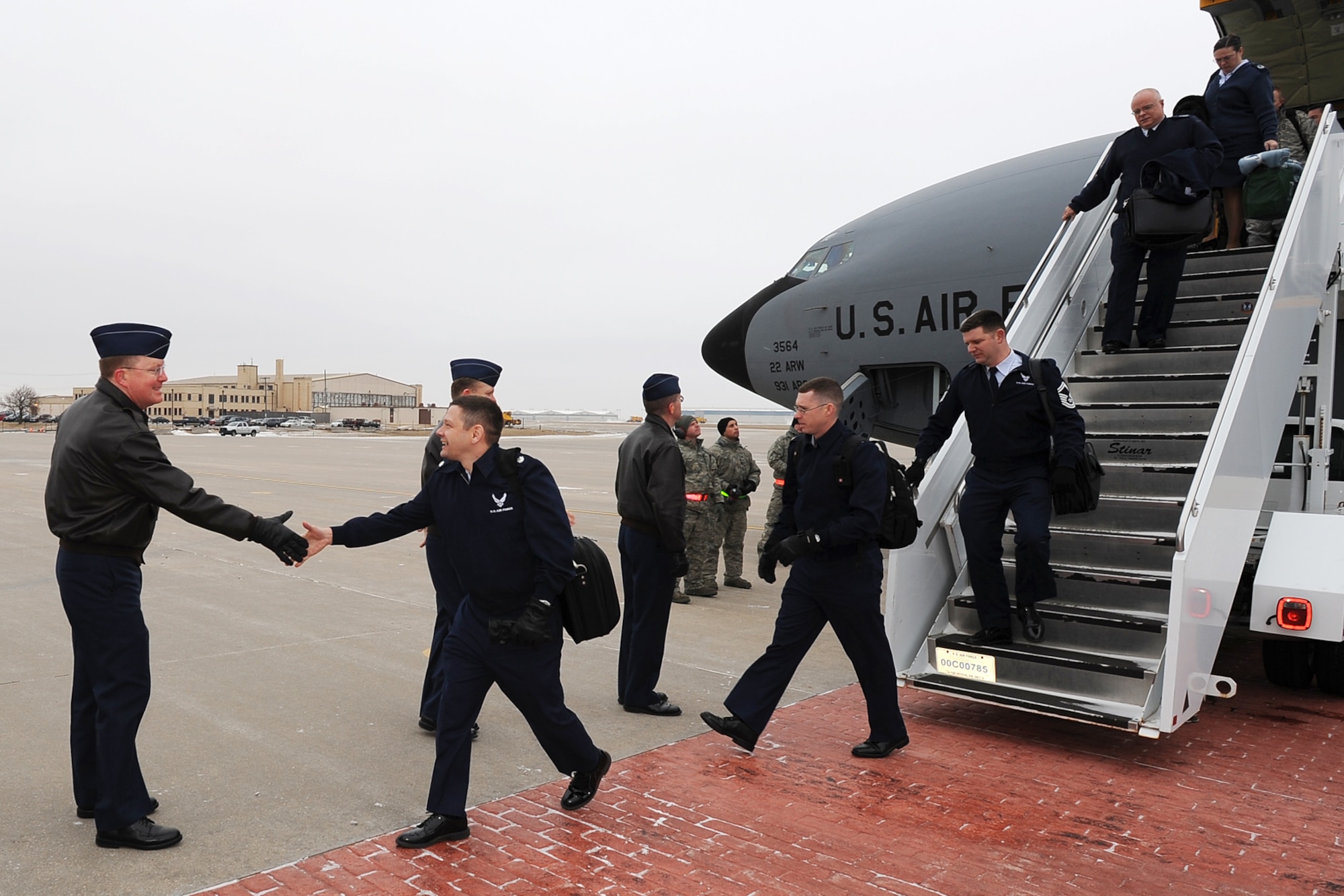 Col. Billy Langford, 22nd Operations Group commander, welcomes Air Mobility Command’s unit compliance inspection teams here, arriving Feb. 22, 2010 at McConnell Air Force Base, Kan. During the base-wide UCI, inspectors will evaluate how well the 22nd Air Refueling Wing adheres to Air Force and Air Mobility Command policy. (U.S. Air Force Photo/Staff Sgt. Jamie Train) 