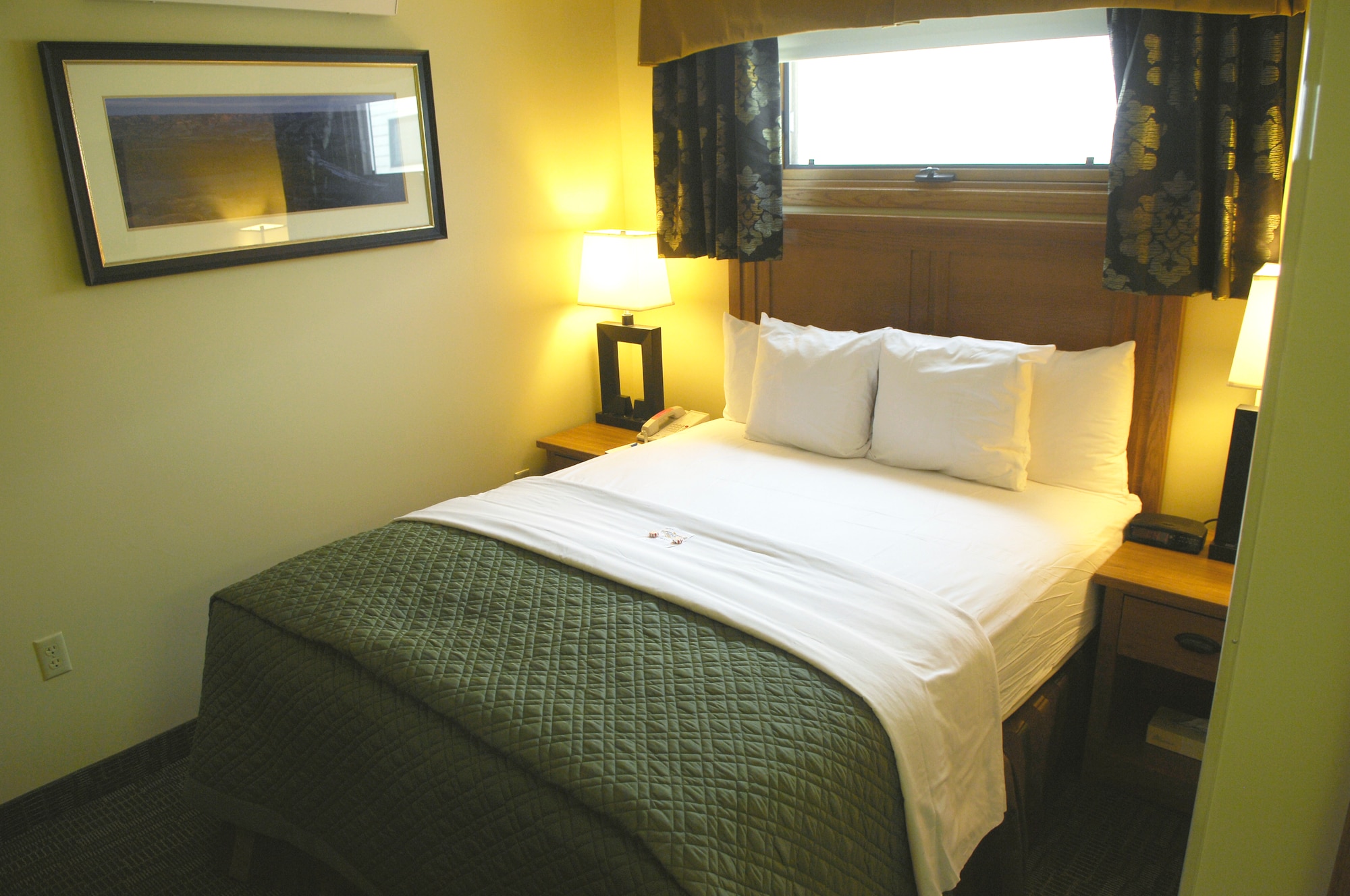 MINOT AIR FORCE BASE, N.D. -- One of the Sakakawea Inn’s recently remodeled visiting airman quarters is shown here Feb. 17. The Sakakawea Inn recently completed renovations of 27 visiting quarters, dramatically improving the quality of life for Minot Airmen, their families and visitors. (U.S. Air Force photo by Senior Airman Benjamin Stratton)