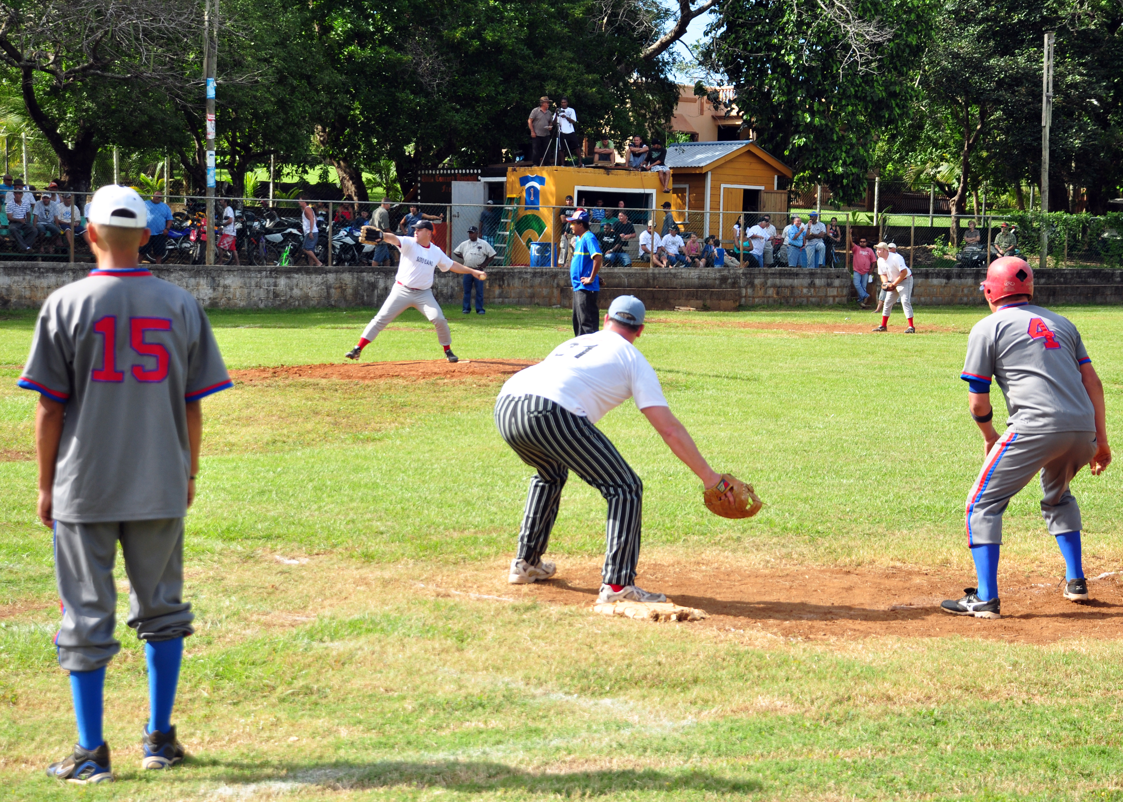 Team Soto Cano opens Utila's baseball season > Joint Task Force-Bravo >  Article Display