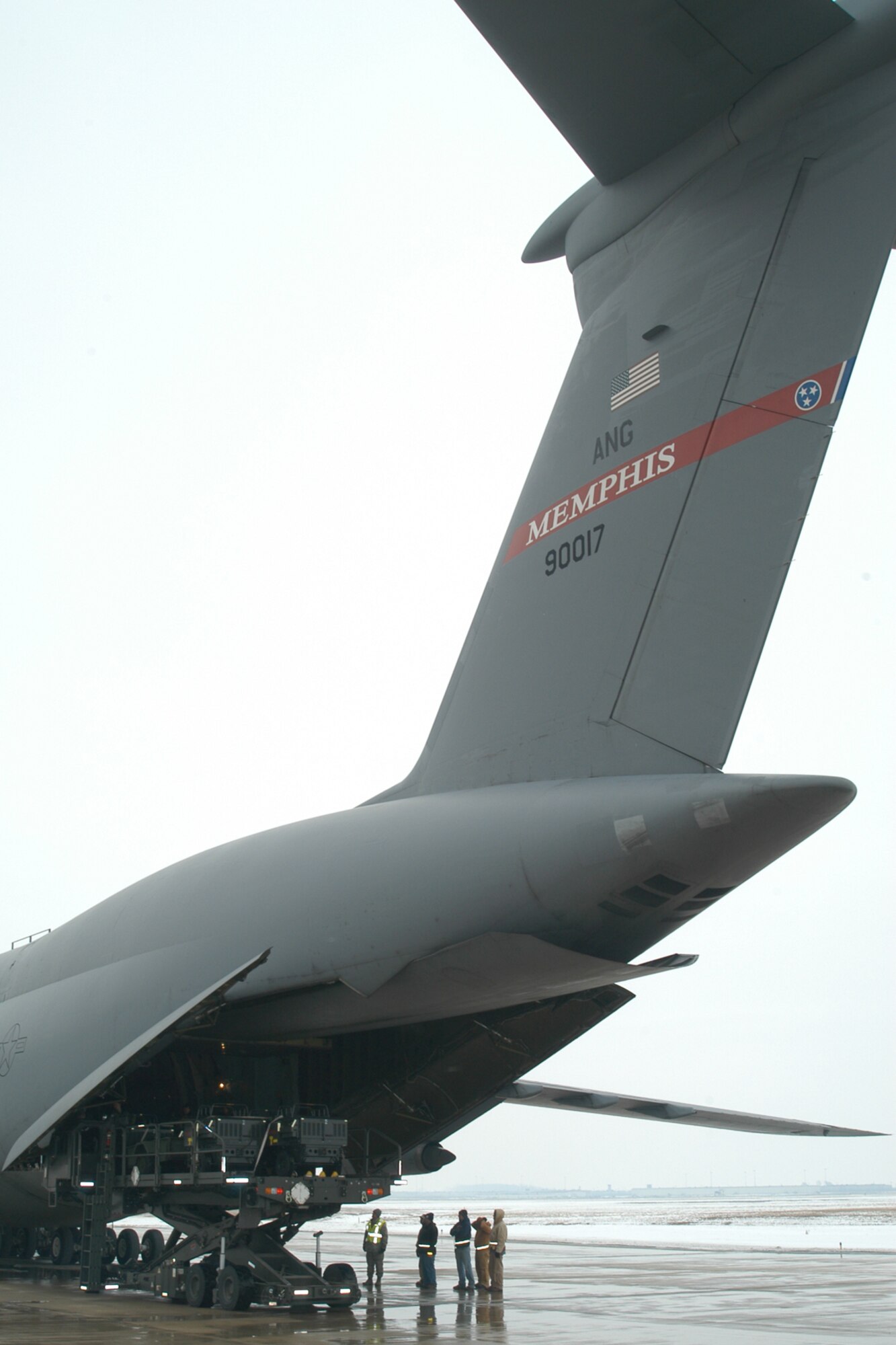 GRISSOM AIR RESERVE BASE, Ind., -- Ground personnel load equipment and cargo into a massive C-5 Galaxy.  The aircraft, from the Tennessee Air National Guard, based in Memphis, was used during an exercise held here during a recent  unit training assembly. (U.S. Air Force photo/Staff Sgt. Chris Bolen)                    