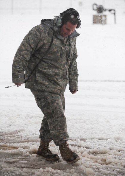 Staff Sgt. Thomas Beall, 106th Aircraft Maintenance Squadron, clears snow away from a tie-down point while trying to secure an HC-130 on February 26, 2010 during a snowstorm at F.S. Gabreski Airport (ANG), Westhampton Beach, N.Y. The 106th Rescue Wing is part of the New York Air National Guard.


(U.S. Air Force Photo/Staff Sgt. David J. Murphy)