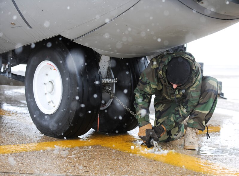 A members of the 106th Aircraft Maintenance Squadron, works to secure an HC-130 on February 26, 2010 during a snowstorm at F.S. Gabreski Airport (ANG), Westhampton Beach, N.Y. The 106th Rescue Wing is part of the New York Air National Guard.


(U.S. Air Force Photo/Staff Sgt. David J. Murphy)