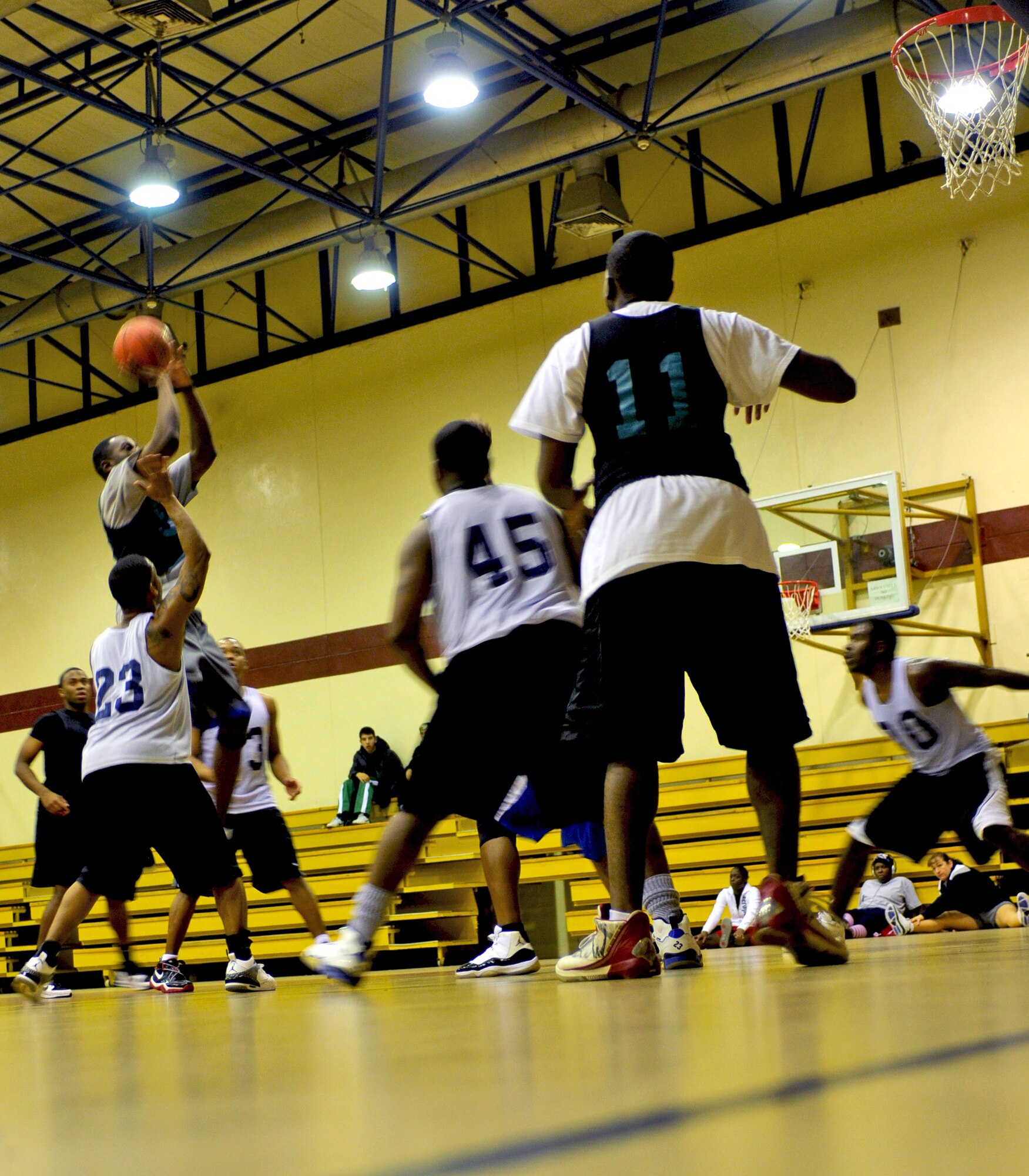 Airmen from the 39th Comptroller and Contracting Squadrons’ team challenge Airmen from the Men’s Varsity Team during an intramural basketball game Monday, Dec. 21, 2009, at Incirlik’s Fitness Center. The CPTS/CONS dominated the Men's Varsity Team, beating them 56 - 32. (U.S. Air Force photo/Senior Airman Sara Csurilla)