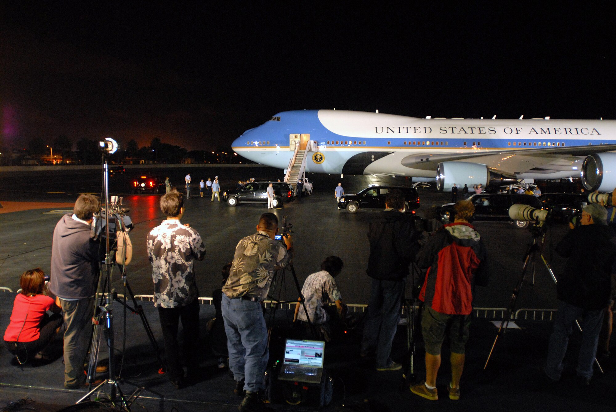 HICKAM AIR FORCE BASE, Hawaii ? Local media and Hickam Airmen gather for the departure of President Obama and the First Family on-board Air Force One at 10:00 p.m. on Jan. 3. The Obama?s spent 11 days vacationing throughout the island of O?ahu. (U.S. Air Force photo/Master Sgt. Jeffry Allen)   