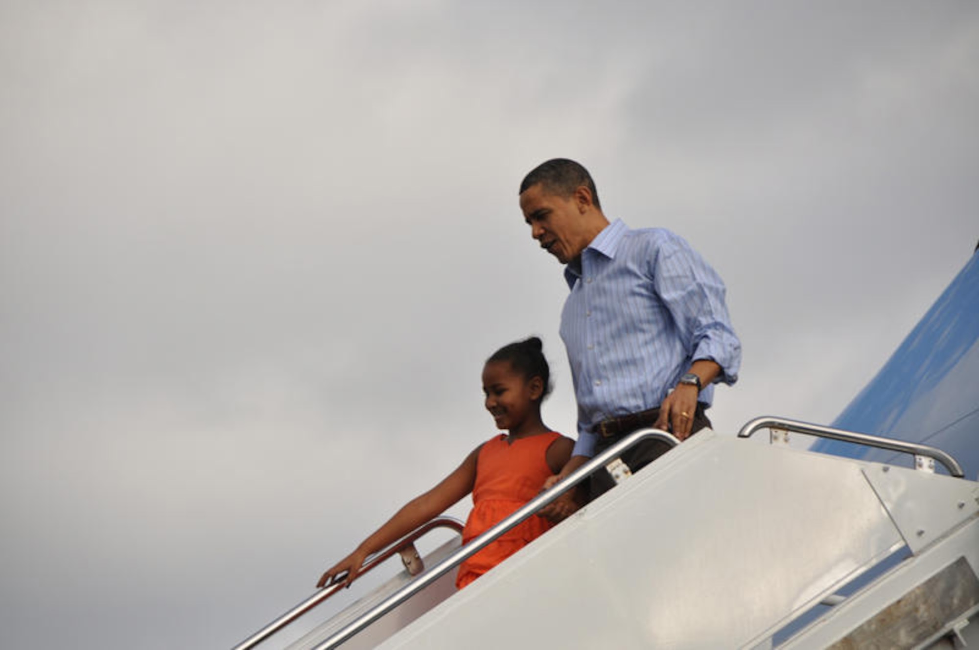 HICKAM AIR FORCE BASE, Hawaii - President of the United States Barack Obama and his daughter Sasha descend the stairs upon their arrival to Hickam AFB, Hawaii on Dec. 24. President Obama and his family are in Hawaii for the holidays. (DoD photo by U.S.  Air Force Tech Sgt. Cohen A. Young)