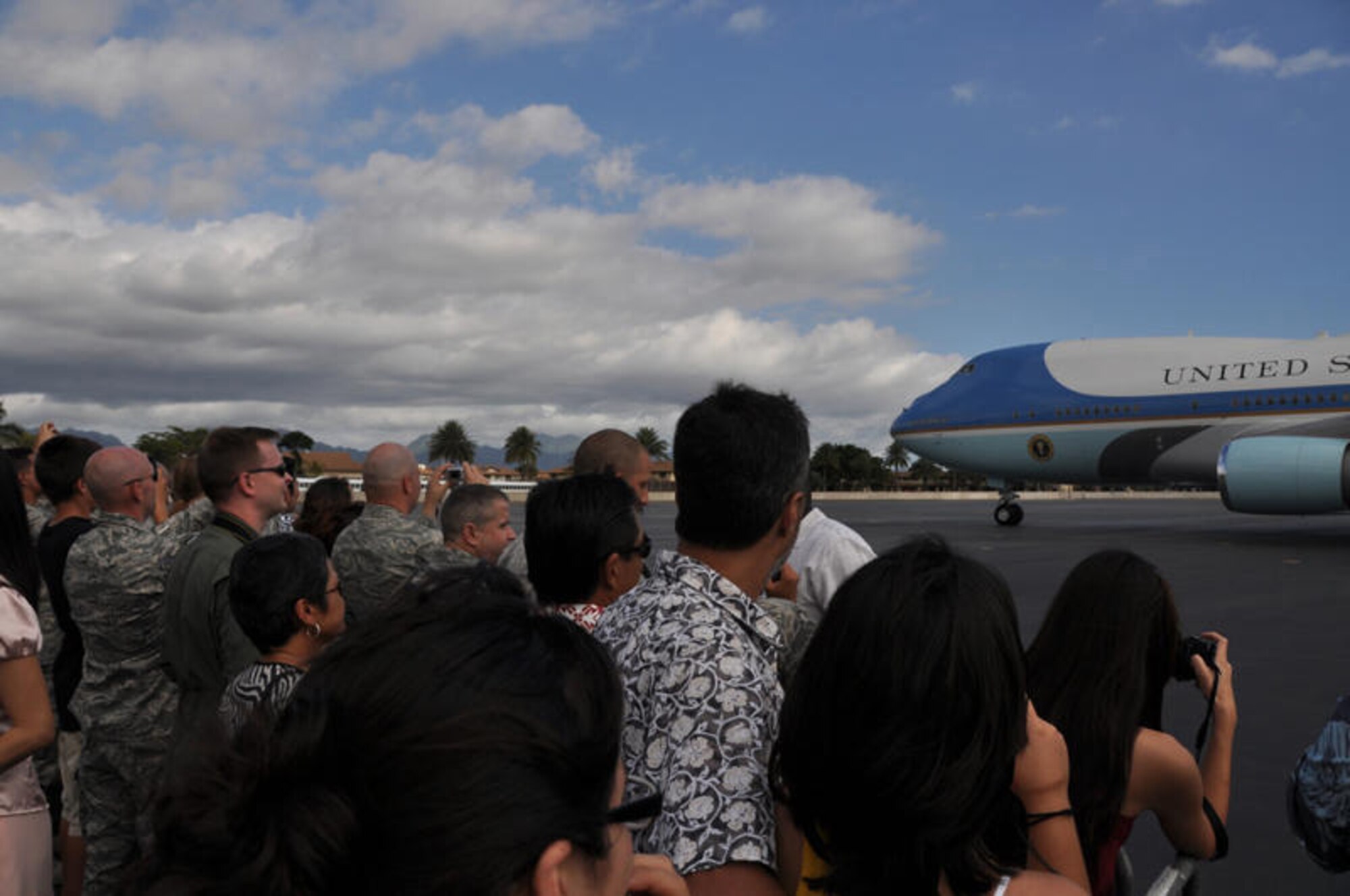 HICKAM AIR FORCE BASE, Hawaii - Airmen and their families patiently wait for the door to Air Force One to open so they can take photos of President of the United States Barack Obama and First Lady Michelle Obama upon their arrival at Hickam AFB, Hawaii on Dec. 24. President Obama, a native of Hawaii is home for the holidays. (DMA photo by U.S.  Air Force Tech Sgt. Cohen A. Young)