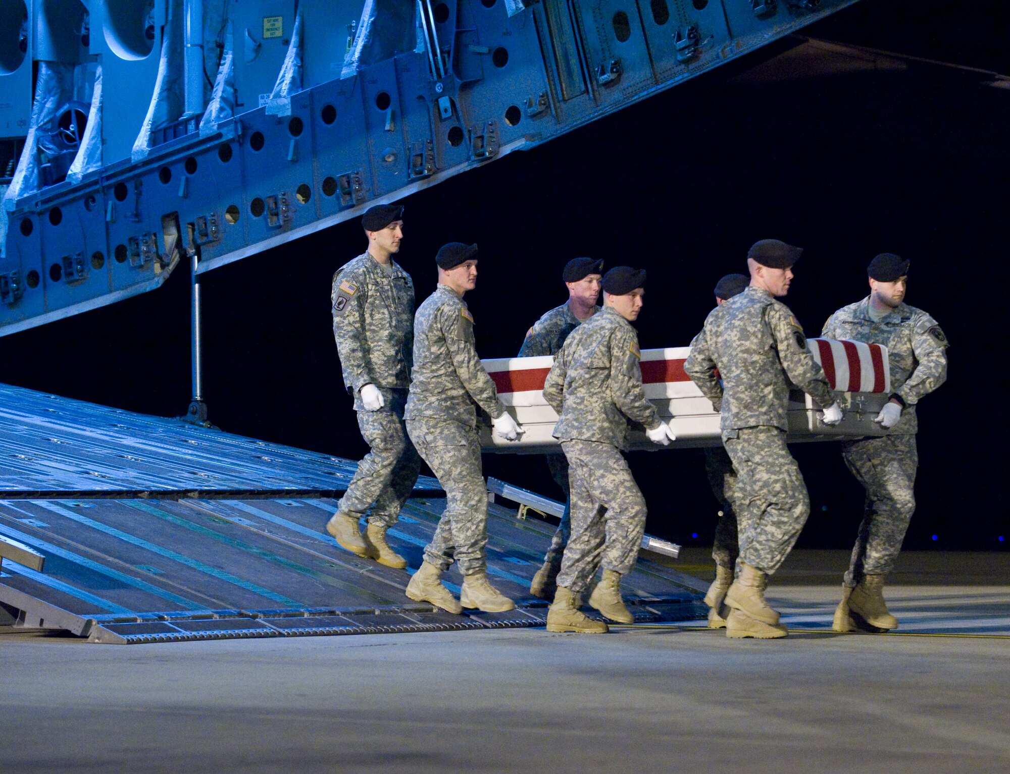 04 January 2010, ( USAF Photo by Brianne Zimny.)  A U.S. Army carry team transfers the remains of Army SPC. Brian R. Bowman of Crawfordsville, IN., at Dover Air Force Base, Del., January 04, 2010. SPC Bowman was of the HHC 1st Battalion, 12th Infantry, of FT. Carson, CO.