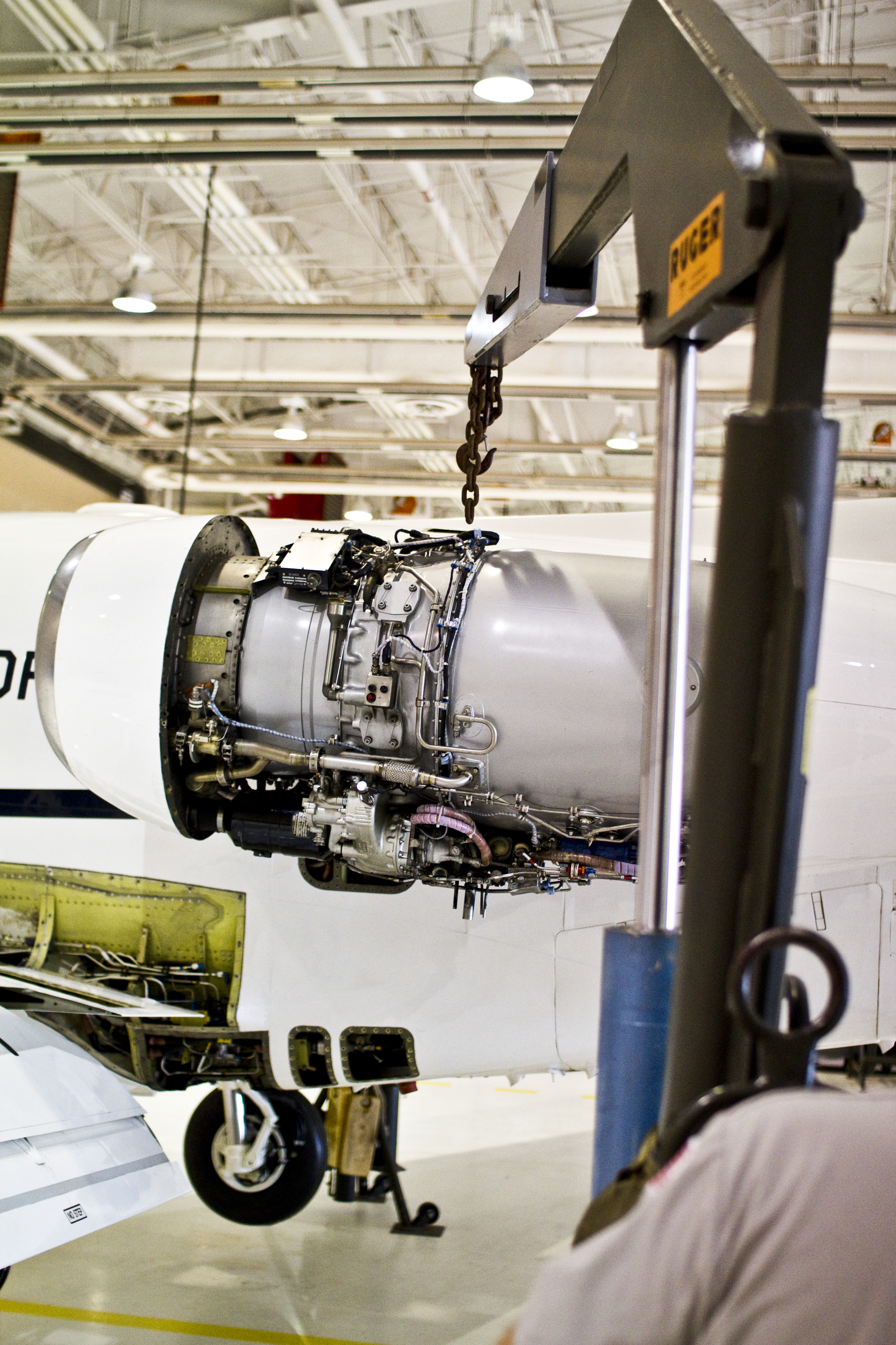 Aircraft engine and engine hoist