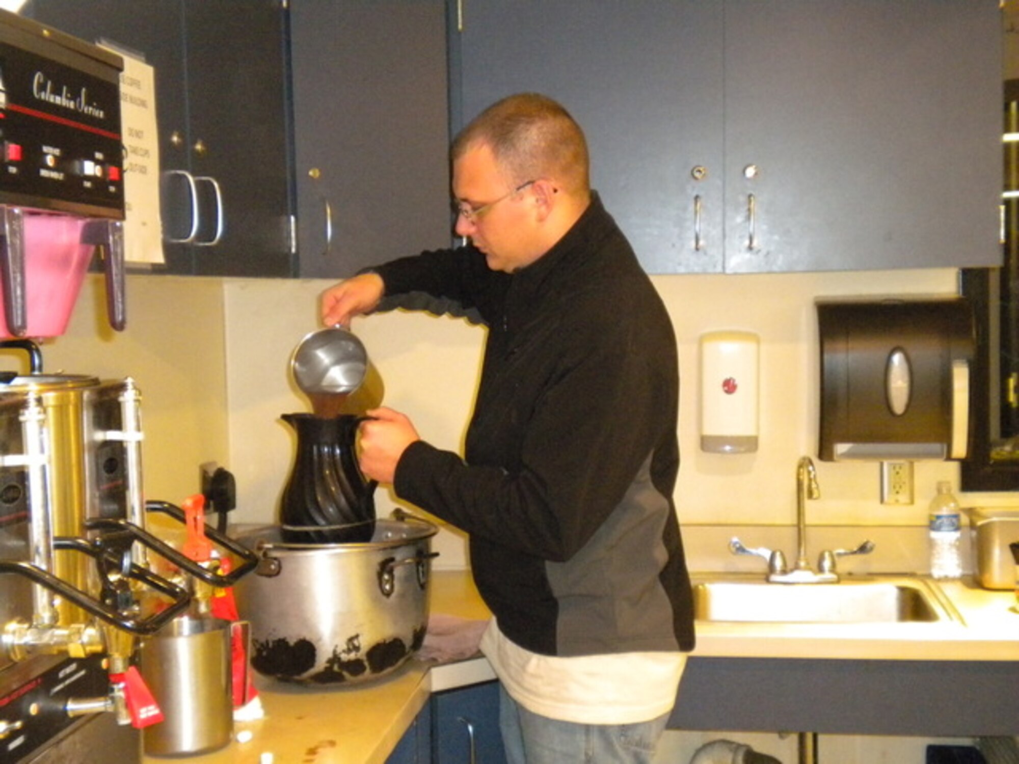 Staff Sgt. James Rogers 339th Recruiting Squadron enlisted accessions recruiter from Jackson, Miss., prepares hot chocolate for members of of Ministry with Community, a homeless shelter in Kalamazoo, Mich. Members of the 339th RCS and their families spent an afternoon with the shelter running a bingo game and giving players hot chocolate. (U.S. Air Force photo/Denise McMillen)