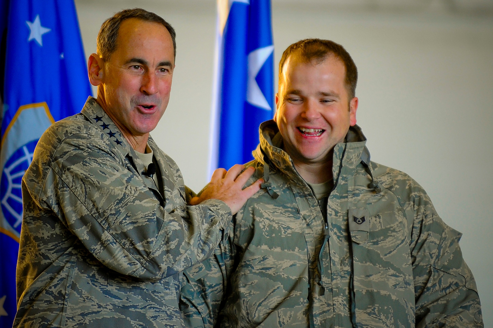 Gen. Raymond E. Johns, Commander Air Mobility Command, is joined on stage by Staff Sgt. Steve Light, 6th Communications Squadron, during a "all call" at MacDill Air Force Base Jan. 07, 2010. Gen. Johns was visiting MacDill for the first time since taking over command of AMC on Nov. 20th of last year. Sgt. Light recently came back to MacDill after spending more than six months at Walter Reed Army Medical Center recovering from wounds sustained during his recent deployment.
(U.S. Air Force photo by Staff Sgt. Joseph L. Swafford Jr./Released)
