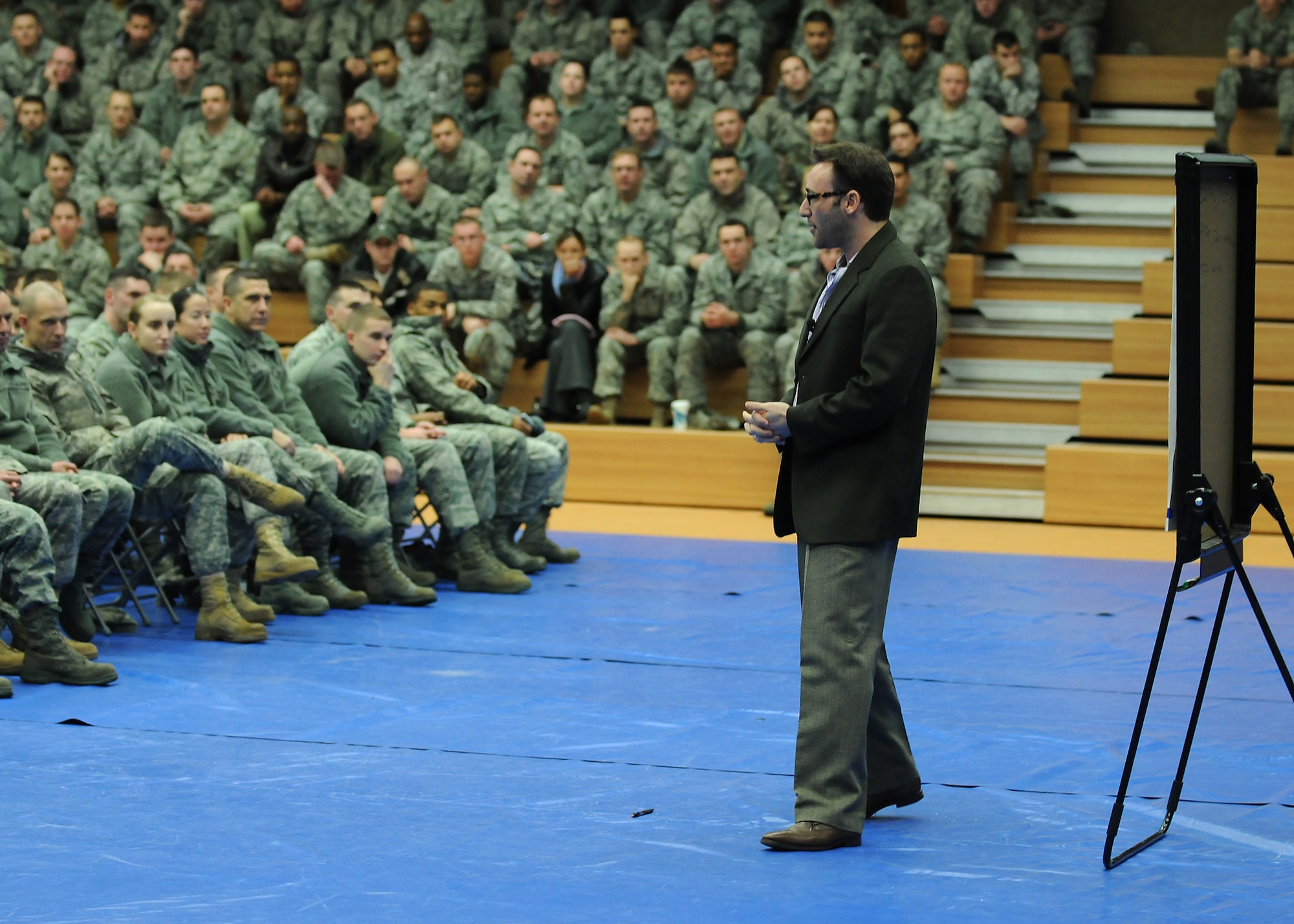SPANGDAHLEM AIR BASE, Germany -- Simon Sinek, motivational speaker and author, speaks with members of the 52nd Fighter Wing during his visit here Jan. 7. Mr. Sinek developed the “The Golden Circle,” a concept that helps organizations to inspire people to buy or support any product, company or idea. (U.S. Air Force photo/Senior Airman Nathanael Callon) 