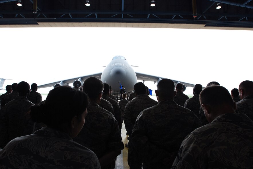 Change of command ceremony for all three 433rd Maintenance Squadron commanders, 433rd Maintenance Group during the combined October unit training assembly, 433rd Airlift Wing, Lackland Air Force Base, Texas. (U.S. Air Force photo/Airman 1st Class Brian McGloin)
