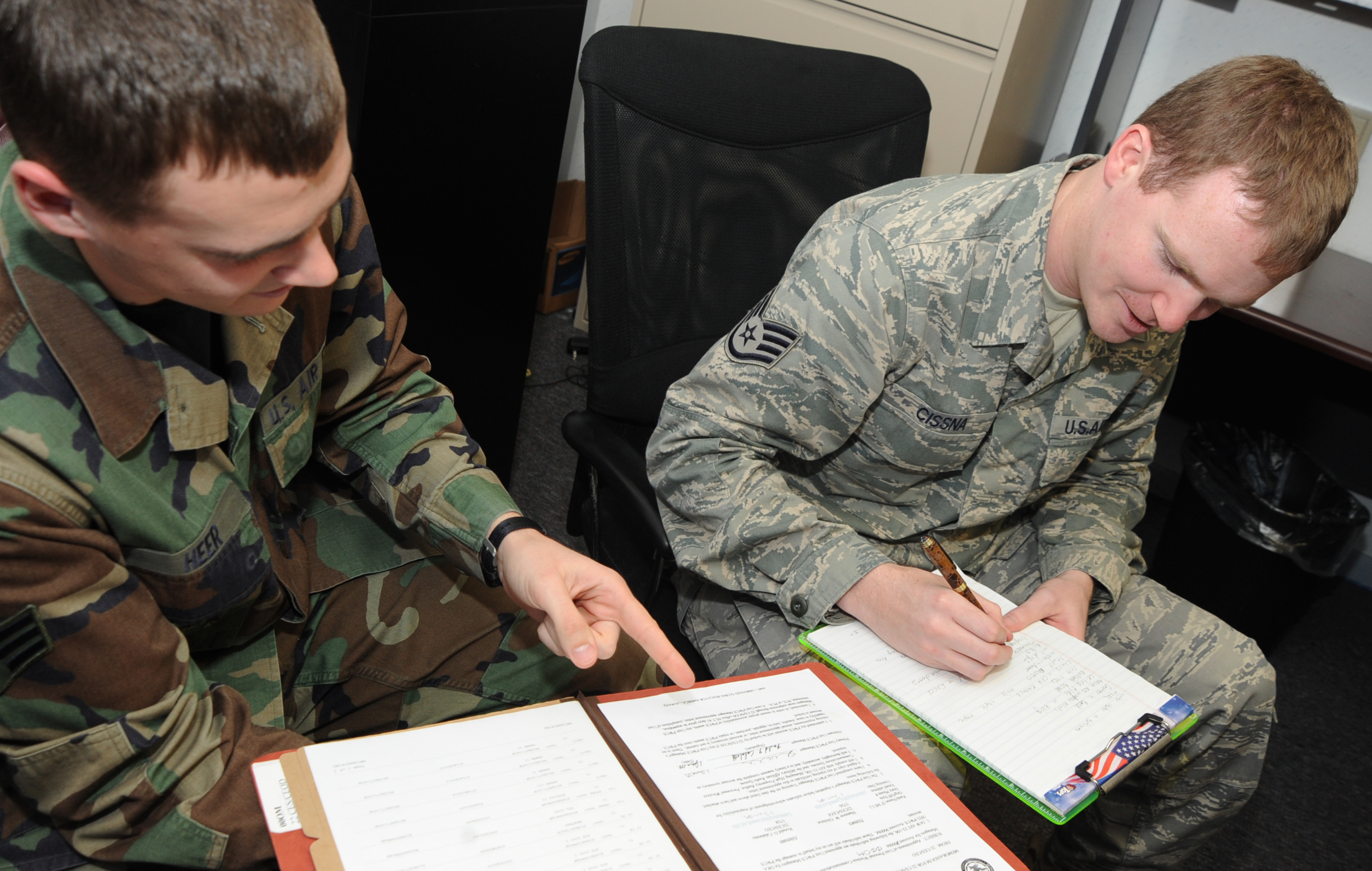 Communications focal point keeps base connected > McConnell Air Force