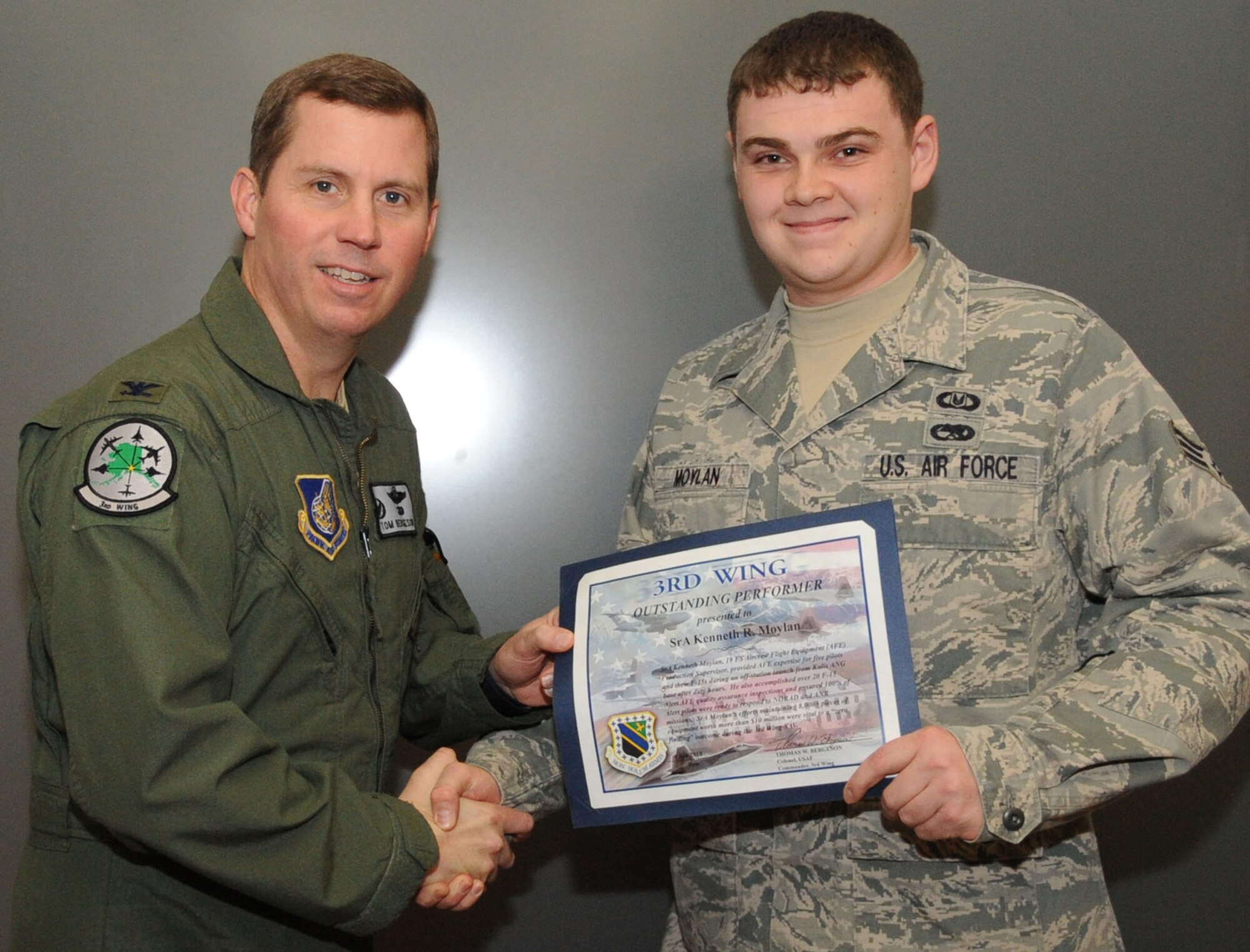 ELMENDORF AIR FORCE BASE, Alaska -- Senior Airman Kenneth Moylan, 19th Fighter Squadron Aircrew Flight Equipment production supervisor, receives a 3rd Wing outstanding performer certificate from Col. Thomas Bergeson, 3rd Wing commander, Jan. 5, 2009. (Air Force photo by Senior Airman Cynthia Spalding)