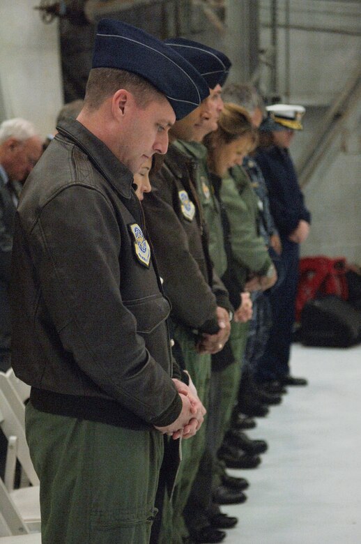 Team Charleston bids farewell to Col. John Wood - 437 AW commander