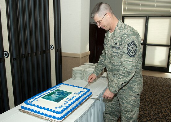 Chief Master Sgt. Eric Jaren, 95th Air Base Wing command chief master sergeant, cuts cake at his farewell ceremony. Chief Jaren is leaving Edwards to become the command chief master sergeant at Headquarters Air Force Materiel Command located at Wright-Patterson Air Force Base, Ohio. (Air Force photo/Mike Yncera)