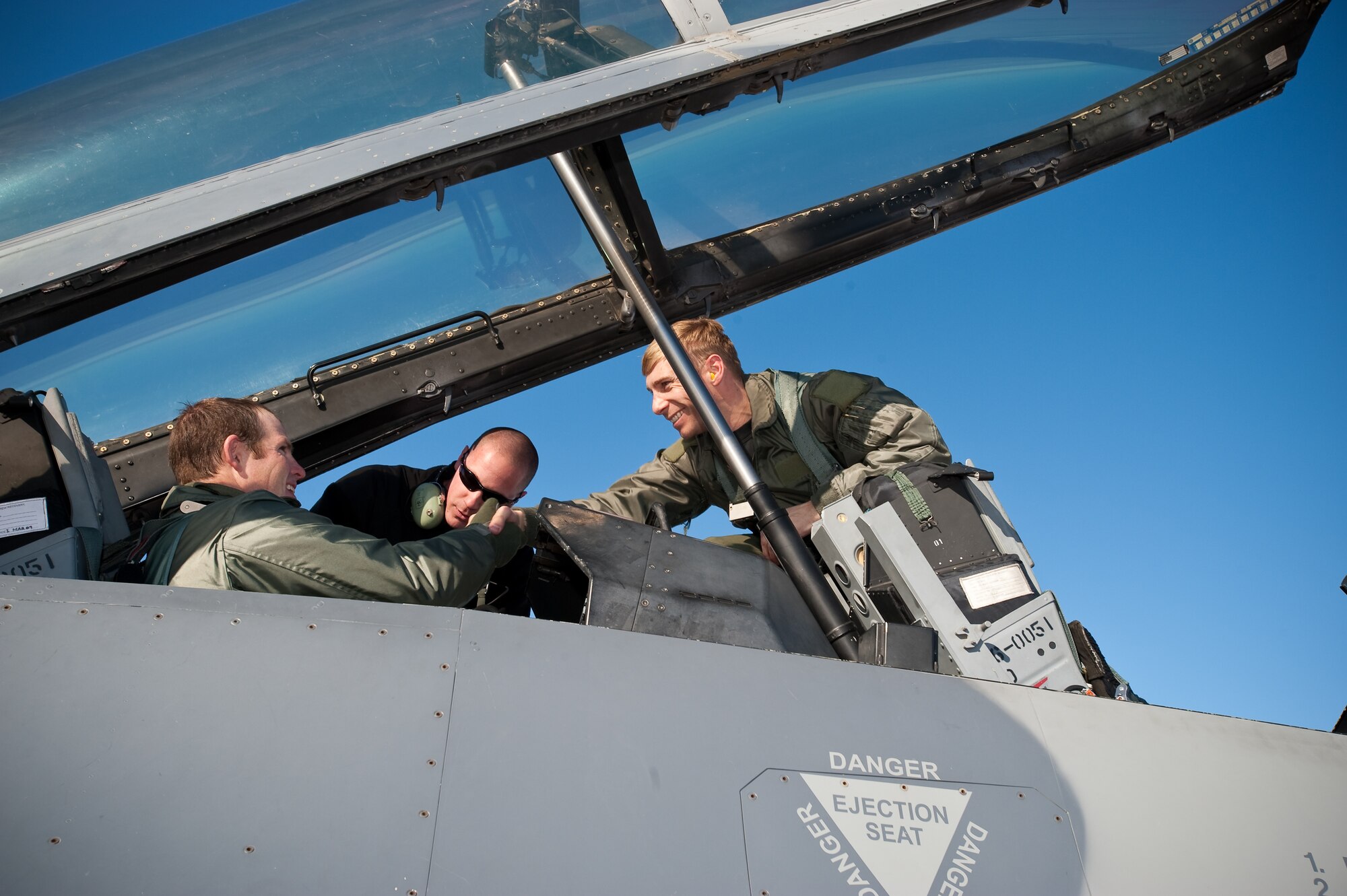 Pro Rodeo Cowboy Association rider Josh 'Jack Daniels' Peek shakes hands after returning from his orientation flight with U.S. Air Force Major Marc 'Kidd' Garceau, F-16 fighter pilot, 120th Fighter Squadron, Buckley Air Force Base, Jan 8, 2010. (U.S. Air Force photo/Master Sgt. John Nimmo, Sr.) (RELEASED)

