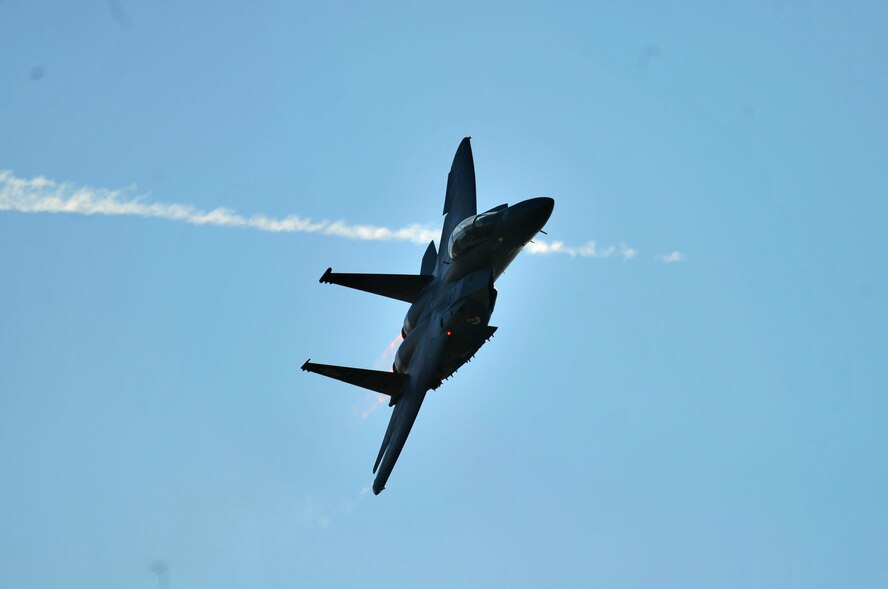 SEYMOUR JOHNSON AIR FORCE BASE, N.C. -- Maj. Michael Maeder and Capt. John Cox, 4th Fighter Wing Strike Eagle Demonstration Team pilot and weapon systems officer, perform a banking maneuver during a practice flight, Jan. 10, 2010. In the days leading up to air show season, the team practices daily to ensure they can wow the crowd with each performance. Major Maeder hails from Brooksville, Fla., and Captain Cox is from Wooster, Ohio. (U.S. Air Force photo/Airman 1st Class Rae Perry)