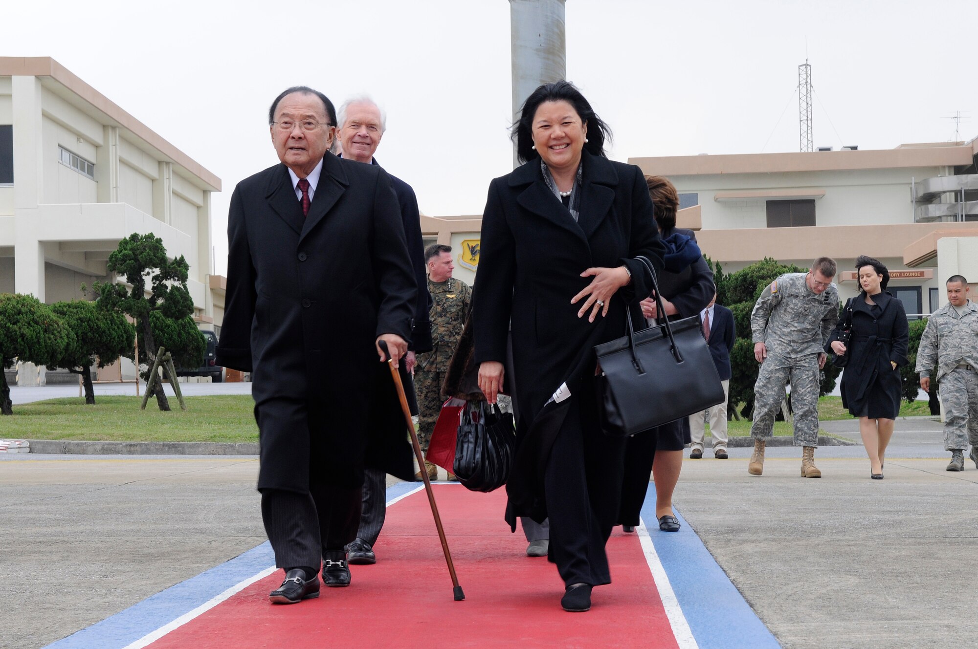 Hawaii Sen. Dan Inouye and his wife, Irene along with Mississippi Sen. Thad Cochran prepare to board their aircraft to depart Kadena Jan. 13. 