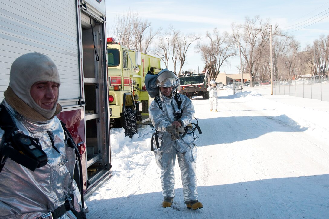 139th Airlift Wing Fire Department members respond to a simulated structural fire during an exercise, conducted as part of a unit compliance inspection on January 10, 2010. (U.S. Air Force photo by Master Sgt. Shannon Bond) (RELEASED)