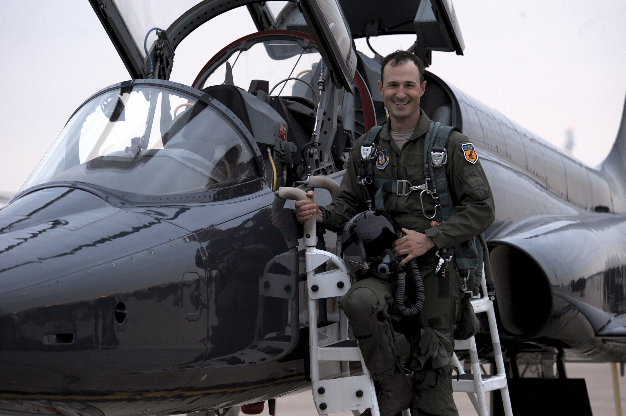 Senior Master Sgt. Michael Bannon received a T-38 incentive flight for winning the Senior Noncommissioned Officer of the Year award for the 442nd Fighter Wing in 2007. Sergeant Bannon was nominated for his accomplishments in the integrated automatic test station shop as well as his education and volunteer work in the community. The 442nd Fighter Wing is an Air Force Reserve unit at Whiteman Air Force Base, Mo. (U.S. Air Force photo/Senior Airman Jessica Snow)