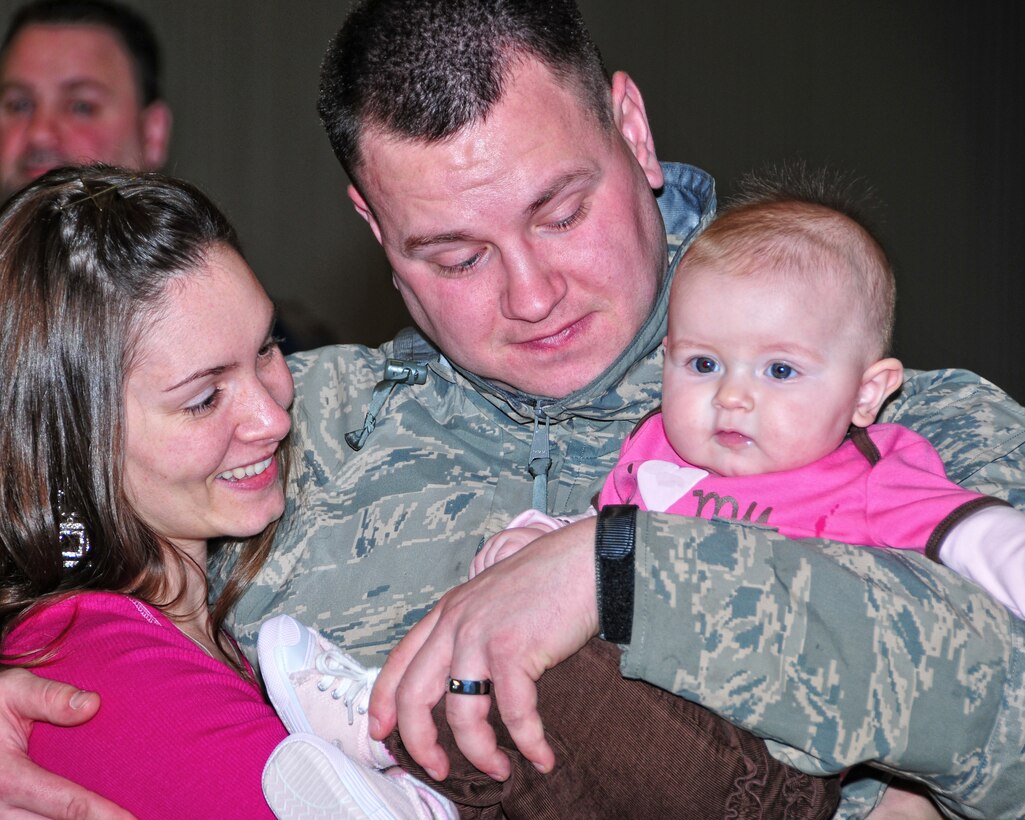 Deployed Air Force reserve members are welcomed home, January 16, 2010, Niagara Falls Air Reserve Station, Niagara Falls, NY. Deployed Airmen are reunited with family and friends during a welcome home celebration. (U.S Air Force photo by Staff Sgt. Joseph McKee) 
