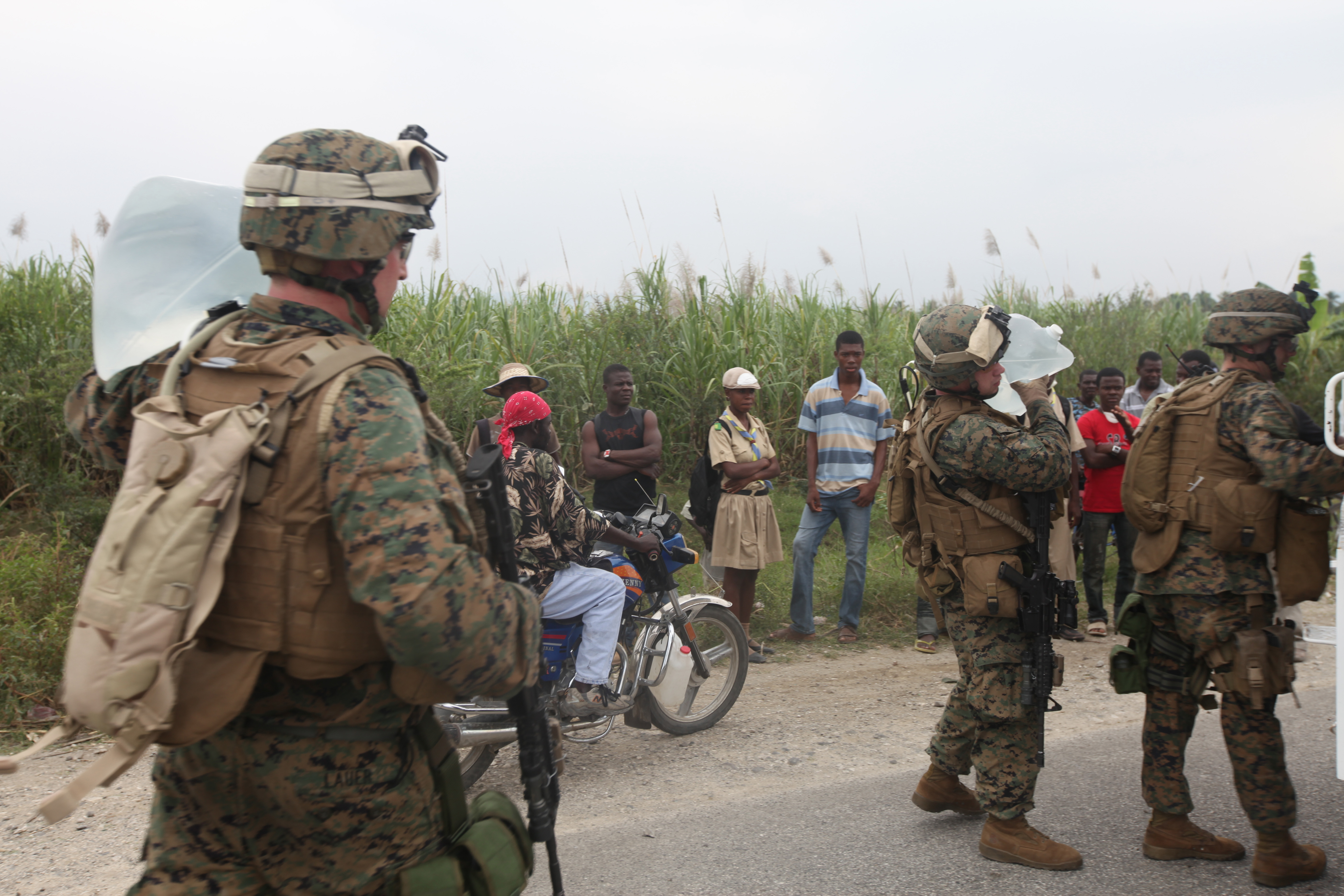 Marines arrive ashore in Haiti, deliver immediate aid > 22nd Marine Expeditionary Unit > News