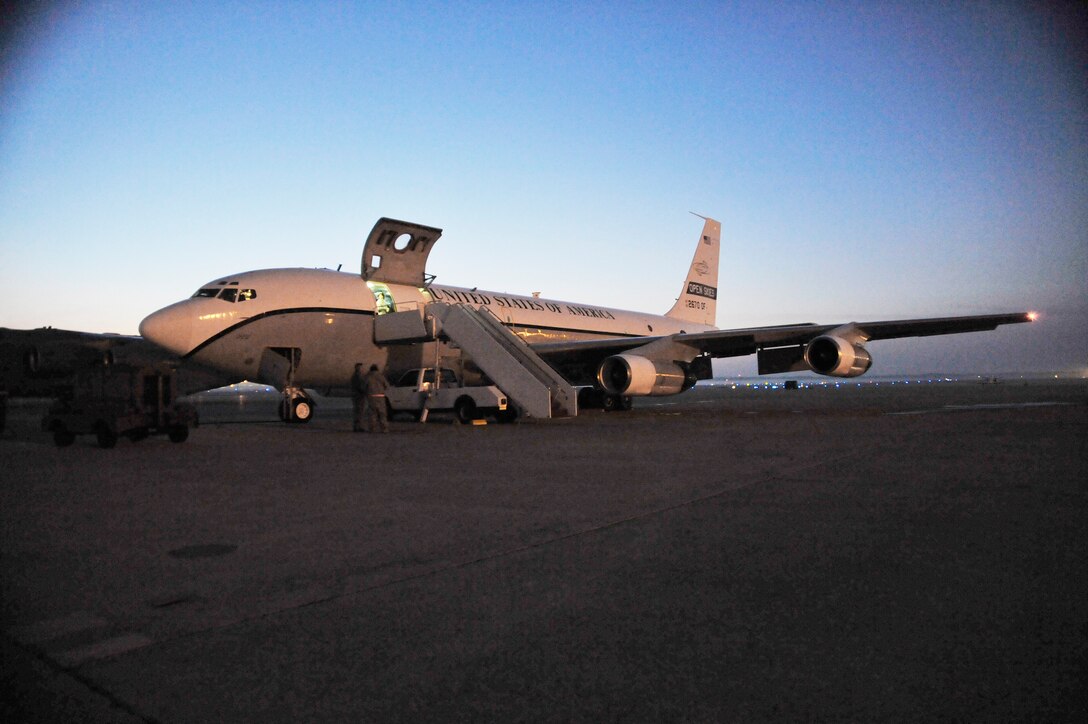 An OC-135B Open Skies aircraft goes through pre-flight checks Jan. 16, 2010, at Joint Base Andrews, Md. The OC-135 is with the 45th Reconnaissance Squadron at Offutt Air Force Base, Neb., and is used to conduct observation flights in support of the Open Skies Treaty.  (U.S. Air Force photo/Airman 1st Class Perry Aston)