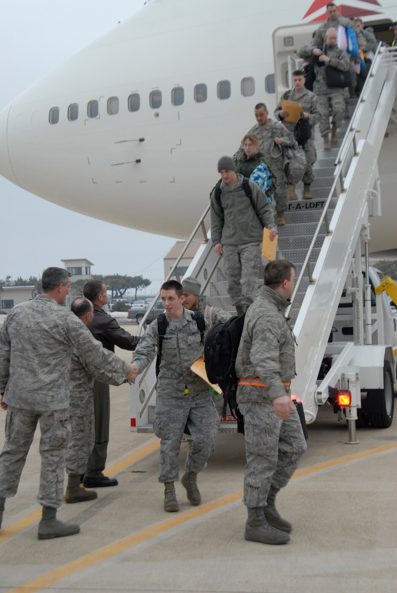 KUNSAN AIR BASE, Republic of Korea -- Members from Mountain Home Air Force Base, Idaho, arrive at Kunsan and is greeted by the 8th Fighter Wing leadership Jan. 19. More than 300 members arrived here to rotate out with the Mountain Home members who were already here. (U.S. Air Force photo/Staff Sgt. Darnell T. Cannady)