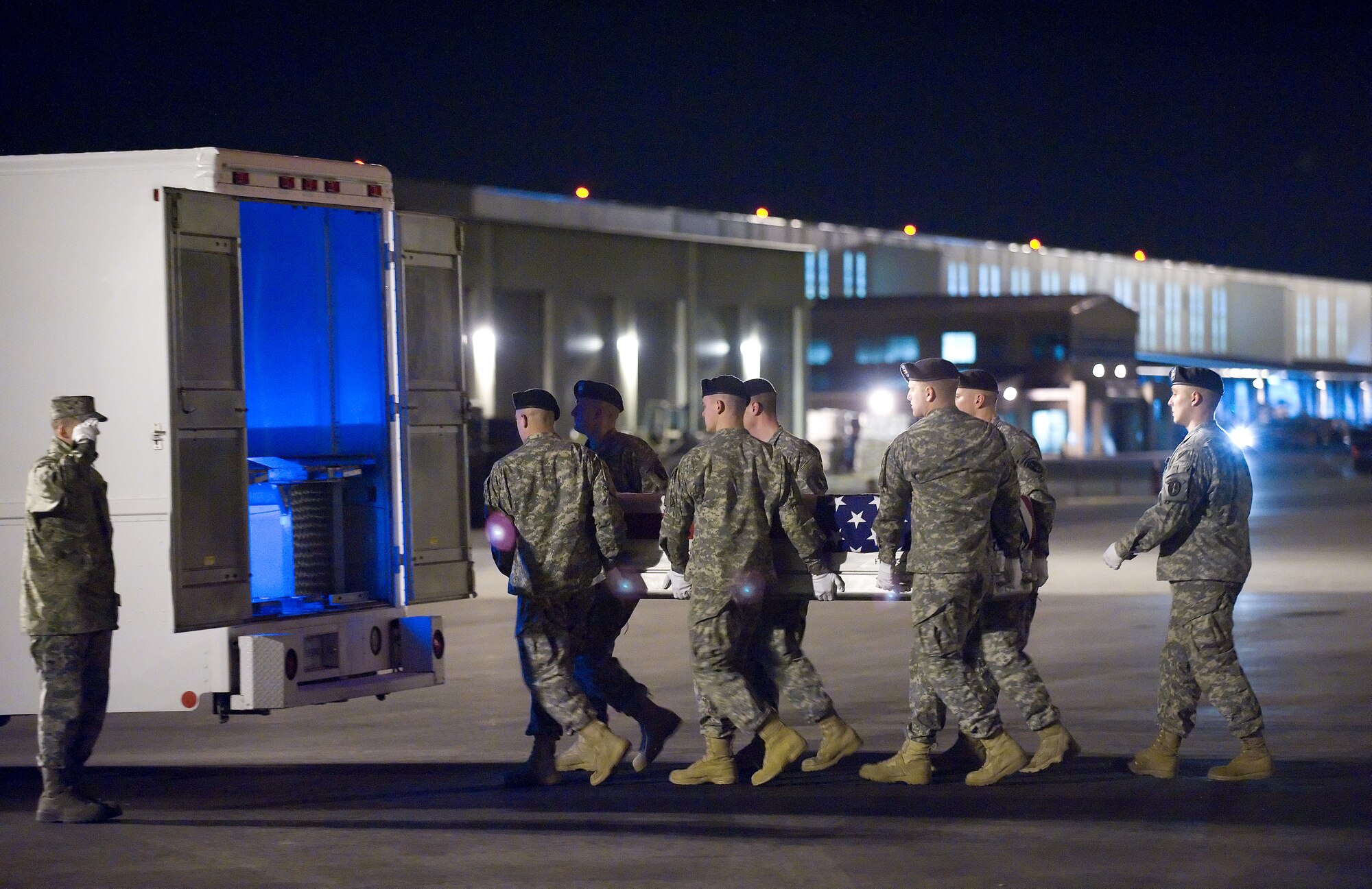 20 January 2010  USAF Photo by Jason Minto.  A U.S. Army carry team transfers the remains of Army CPT Paul Pena of San Marcos, TX, at Dover Air Force Base, Del., Jan 20, 2010.  