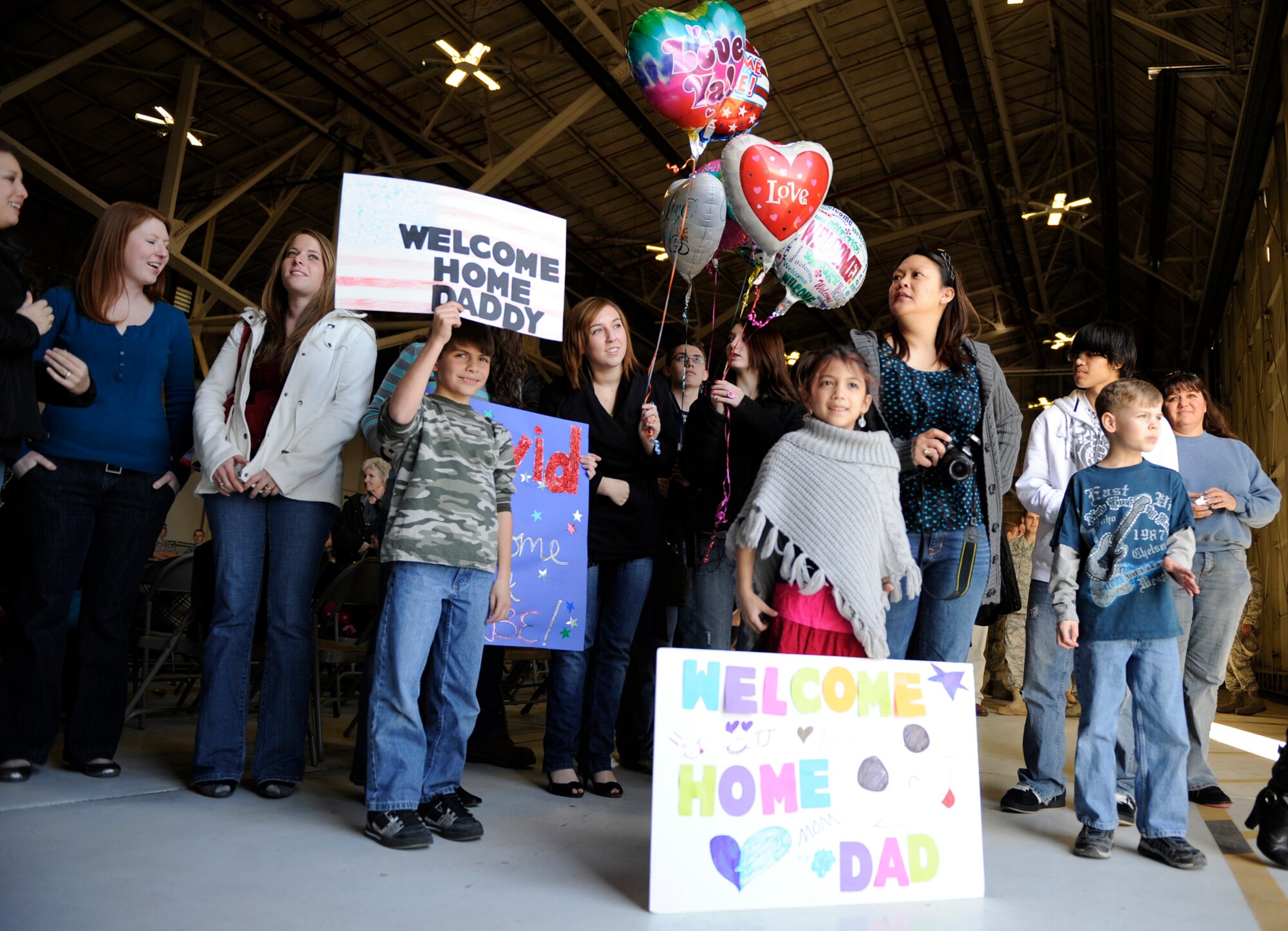 MOUNTAIN HOME AIR FORCE BASE, Idaho -- Families react as members of the 726th Air Control Squadron return home Jan. 19. More than 100 members of the 726th ACS return from their deployments in support of U.S Central Command in Afghanistan and Southwest Asia. (U.S. Air Force photo by Airman 1st Class Renishia Richardson)