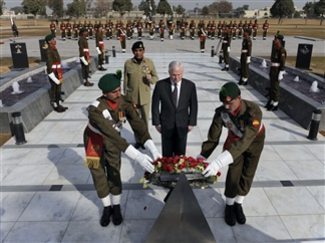 Secretary of Defense Robert M. Gates (2nd from right) attends a wreath laying ceremony with Pakistani Army Chief Gen. Ashfaq Parvez Kayani at the G.H.Q Headquarters in Rawalpindi, Pakistan, on Jan. 21, 2010.  Gates met with the country's top military leadership and his Pakistani counterpart to discuss Washington's new Afghan policy and other issues of mutual interest.  