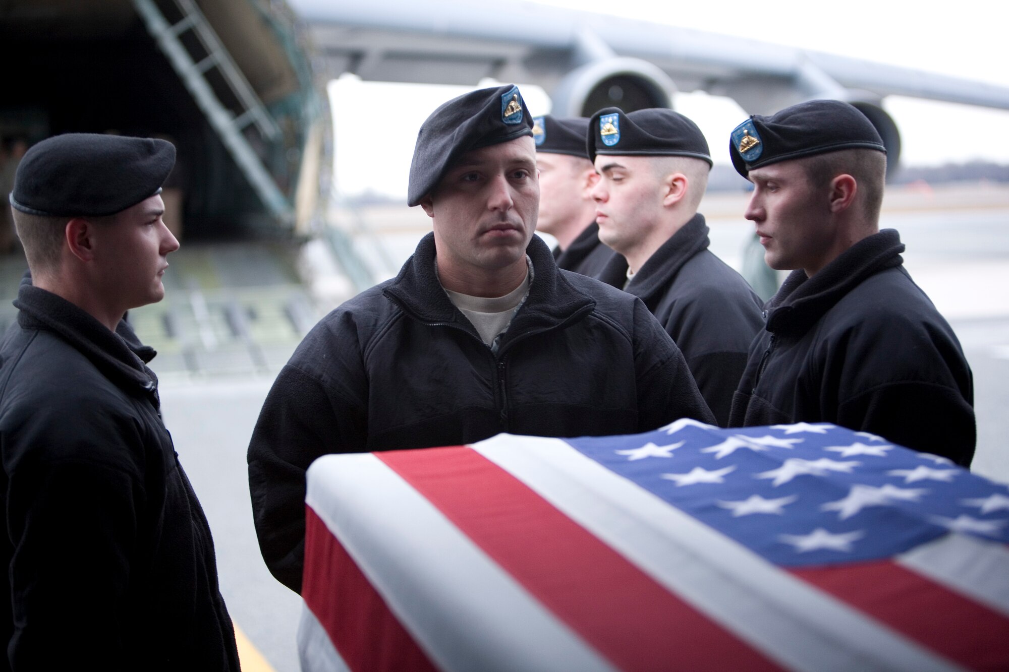 A U.S. Army carry team transfers the remains of Army Staff Sgt. Thaddeus S. Montgomery during a dignified transfer at Dover Air Force Base, Del. on Jan. 22, 2010. (U.S. Air Force photo by MSgt. Vincent De Groot, AFMAO/PA)