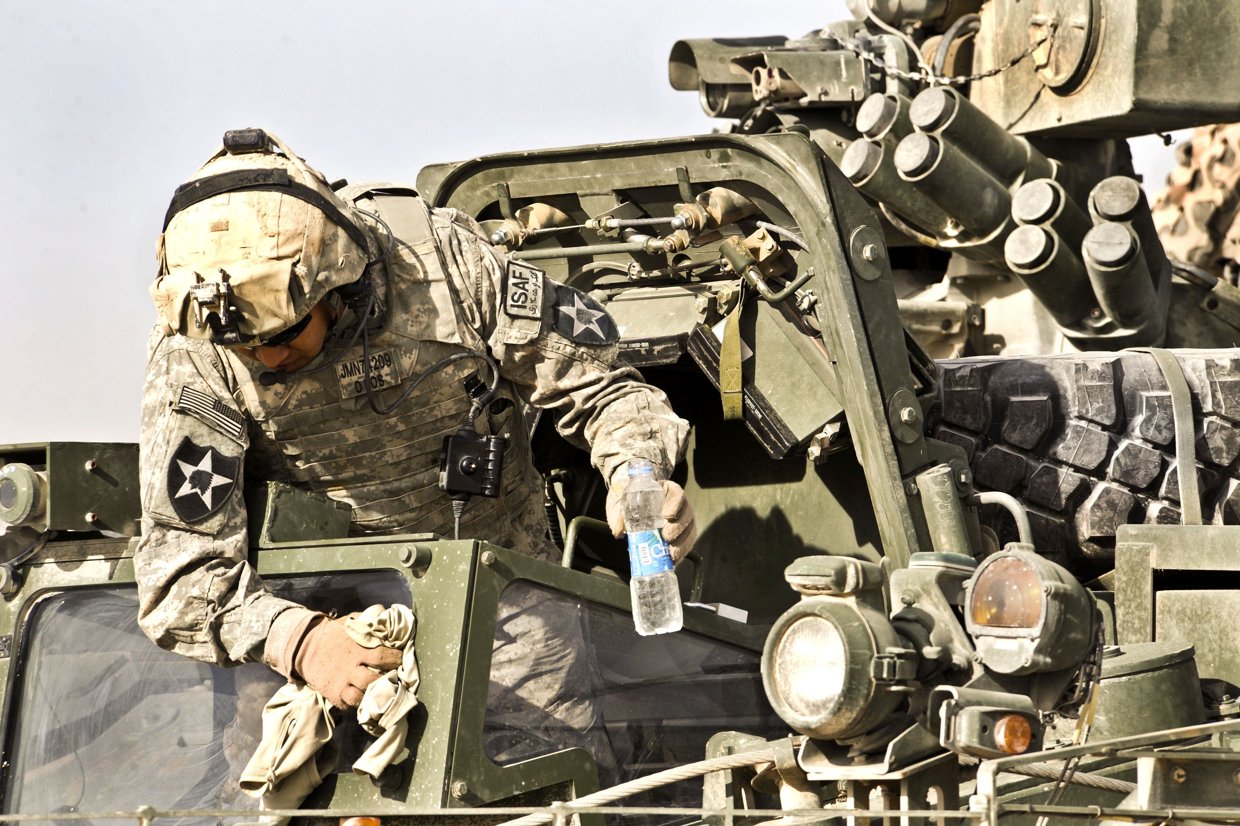 ●SOLDIERS LIFE Soldier Force Army Truck With Accessories and Soldiers