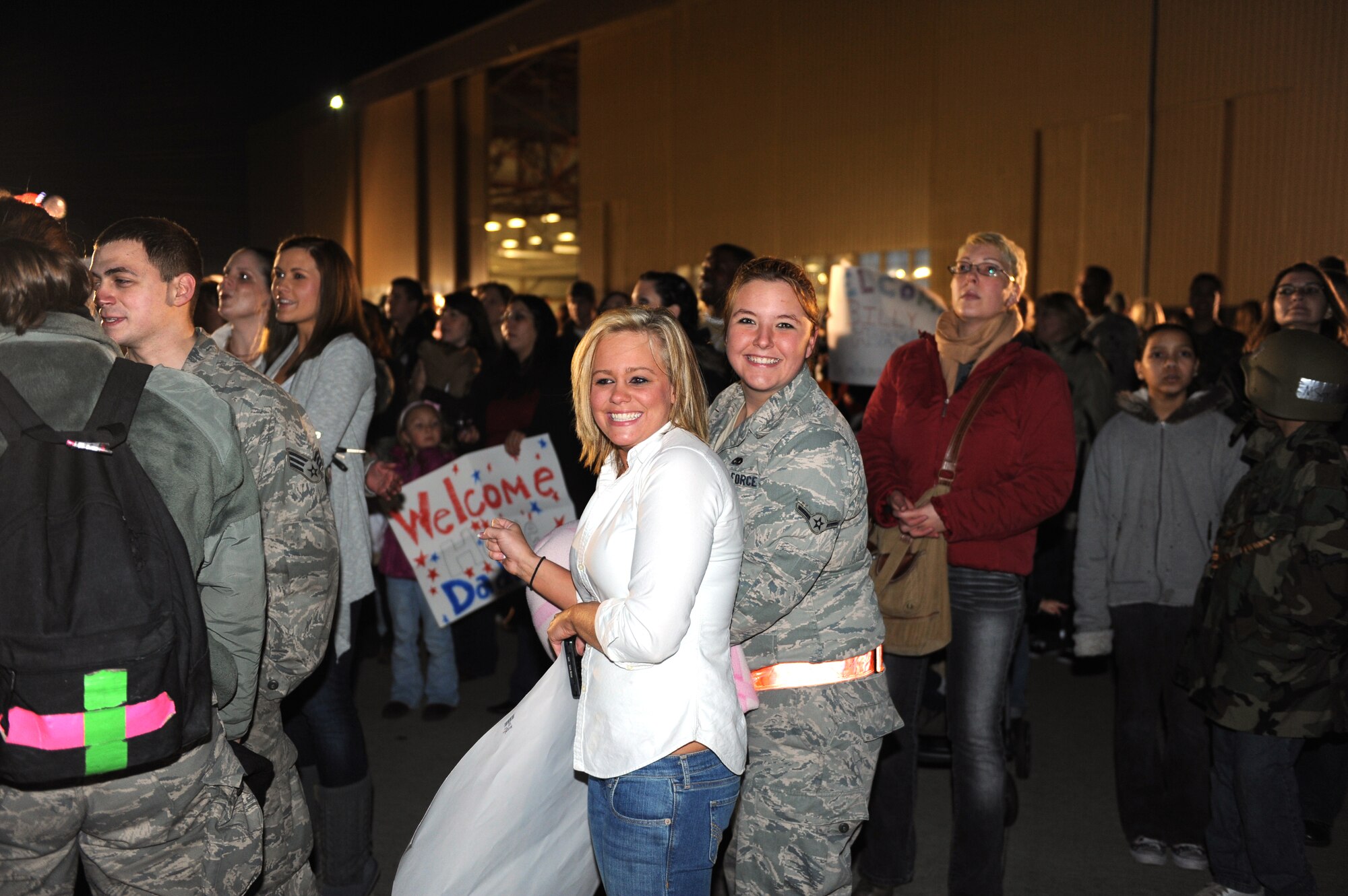 SHAW AIR FORCE BASE, S.C. -- An excited crowd greeted hundreds of Airmen assigned to the 20th Fighter Wing as they returned this week after a four-month deployment in support of NATO efforts in Afghanistan.  (U.S. Air Force Photo/Tech. Sgt. Louis Rivers)