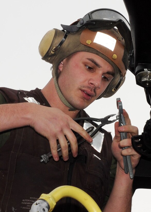 Lance Cpl. Mark Guilbeau, assigned to Marine Medium Helicopter Squadron 262, works to install the aft rotor blade of a CH-46E Sea Knight on the flight deck of the forward-deployed amphibious transport dock USS Denver (LPD 9). Denver is part of the forward-deployed Essex Amphibious Ready Group and is conducting a spring patrol of the Asia-Pacific region with embarked Marines from the 31st Marine Expeditionary Unit.