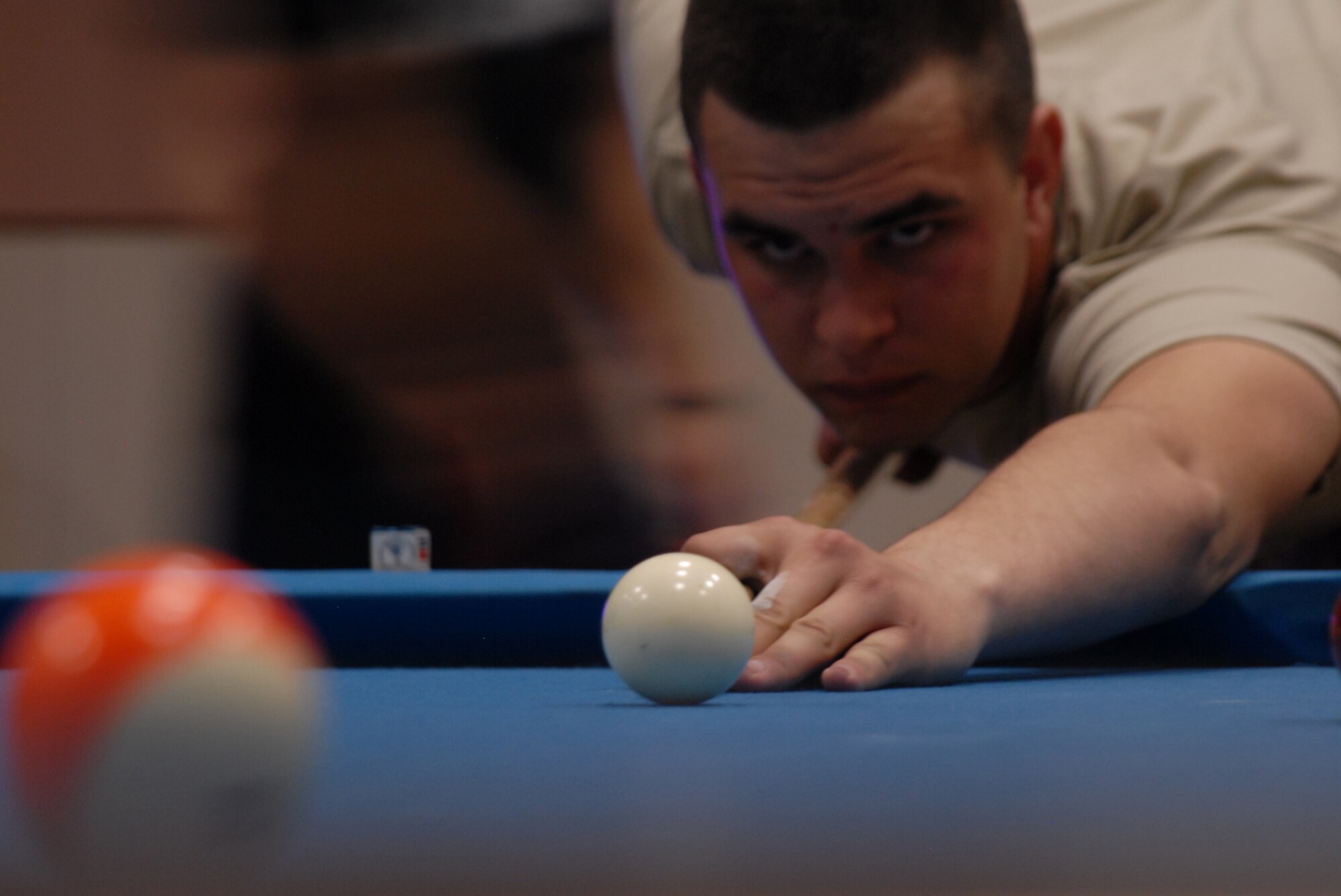 GOODFELLOW AIR FORCE BASE, Texas -- Private Peter Breshears, 344th Military Intelligence Battalion student, lines up a shot during a base billiards tournament, Jan. 22, 2010. Approximately a dozen base personnel participated in the tournament. (U.S. Air Force photo/Staff Sgt. Laura R. McFarlane)
