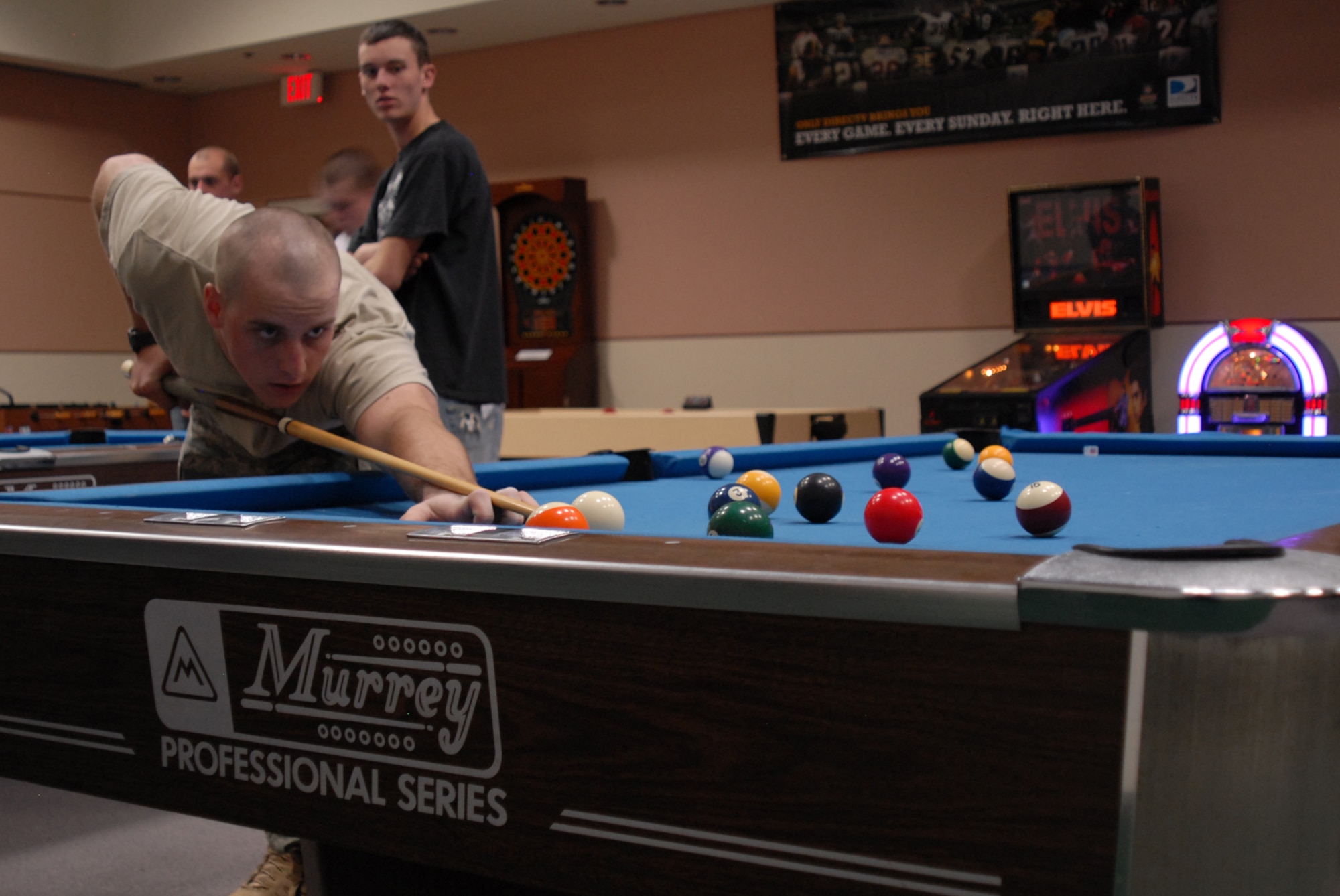 GOODFELLOW AIR FORCE BASE, Texas -- Airman 1st Class Luke Visconti, 315th Training Squadron student, lines up a shot during a base billiards tournament, Jan. 22, 2010. Approximately a dozen base personnel participated in the tournament. (U.S. Air Force photo/Staff Sgt. Laura R. McFarlane)

