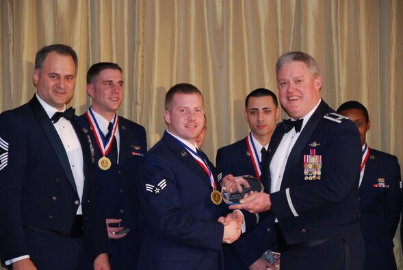 JOINT BASE MCGUIRE-DIX-LAKEHURST, N.J. - Senior Airman Shane R. Clayton, middle, a KC-10 Extender boom operator with the Reserve wing here, is named the Airman of the Year 2009. Winners of the annual awards were recognized by 514th Air Mobility Wing commander, Col. James L. Kerr, right, and Command Chief Master Sgt. Michael Ferraro, left, during a banquet held Jan. 23 at the Community Center. (U.S. Air Force Photo/Master Sgt. Donna T. Jeffries)