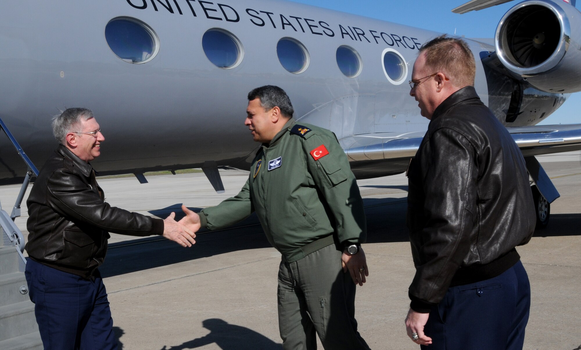 Turkish Air Force Brig. Gen. Haluk Selvi, 10th Tanker Base commander (middle), and Col. Eric Beene, 39th Air Base Wing commander (right), welcome Gen. Roger A. Brady, U.S. Air Forces in Europe commander, to Incirlik Air Base, Turkey.  General Brady and Chief Master Sgt. Pamela Derrow, USAFE command chief, visited the base Jan. 25-26, 2010.  (U.S. Air Force photo/Senior Airman Ashley Wood)