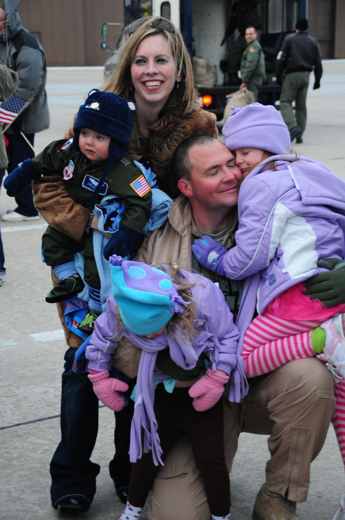 ELLSWORTH AIR FORCE BASE, S.D. -- Maj. Andy Kowalchuk, 37th Bomb Squadron B-1B Lancer pilot, reunites with his wife, son and two daughters after a deployment in Southwest Asia.  Maj. Kowalchuk returned from his deployment in support of Operation Iraqi Freedom and Operation Enduring Freedom. (U.S. Air Force photo/Airman 1st Class Anthony Sanchelli)


