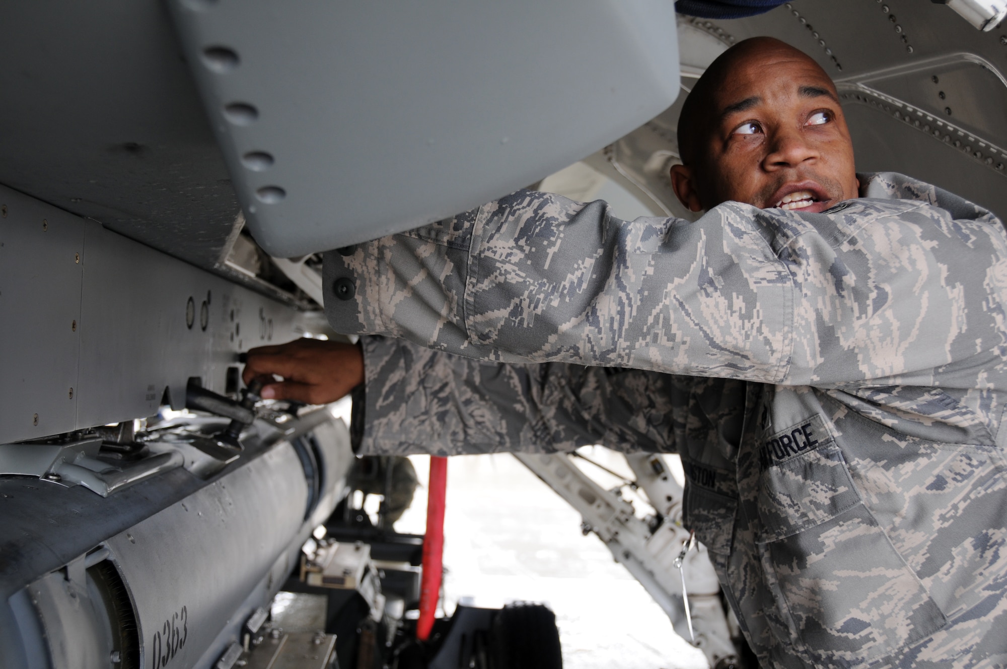 EGLIN AIR FORCE BASE, Fla. – Tech. Sgt. Jerome Winston, 16th Electronic Warfare Squadron, fastens an electronic counter measures pod under an F-16 Fighting Falcon. The 16th EWS tests and delivers information that protects today’s warfighters from a multitude of threats. The squadron consists of four flights, a detachment and a cadre of individuals laying the foundation for the next generation of electronic warfare. (U.S. Air Force photo/ Airman 1st Class Anthony Jennings)