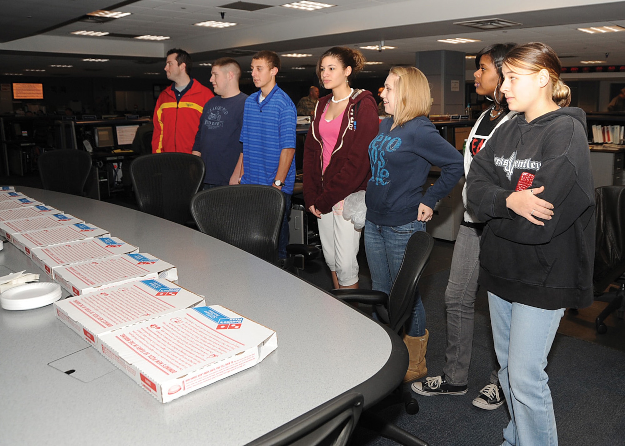 SCOTT AIR FORCE BASE, Ill. -- Teenagers from the Scott Youth Center deliver pizza to Scott members working the Haiti relief effort at the 618th Tanker Airlift Control Center Saturday. The teens delivered pizza to show their support of members working 12 hour shifts to get supplies to Haiti after the Jan. 12 earthquake. (U.S. Air Force photo/Airman 1st Class Tristin English)
