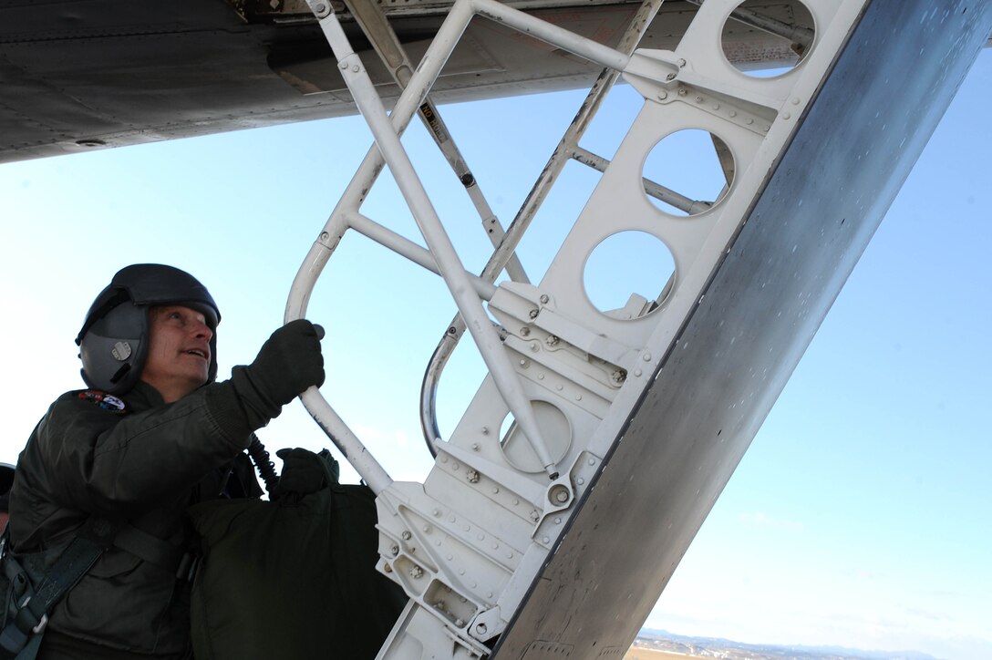ELLSWORTH AIR FORCE BASE, S.D. -- Maj. Gen. James M. Kowalski, Air Force Global Strike Command vice commander, boards a B-1B Lancer, Jan. 25. Major Gen. Kowalski visited Ellsworth Air Force Base to be the guest speaker for the 2009 annual awards banquet. (U.S. Air Force photo/Airman 1st Class Corey Hook)
